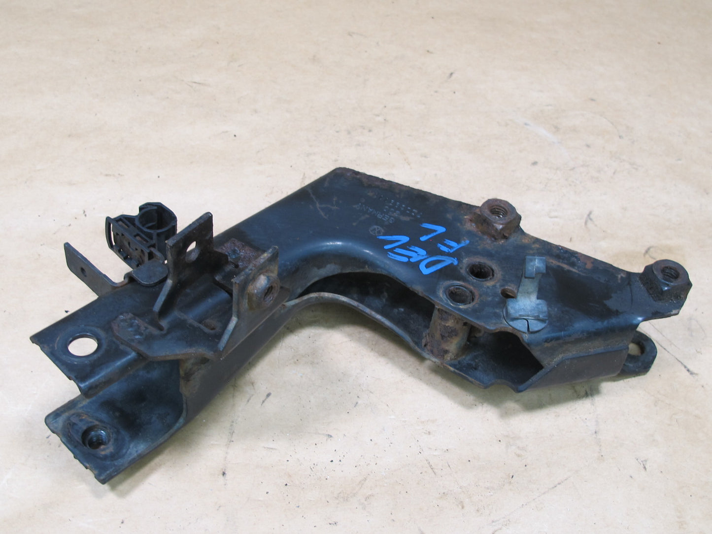 97-03 VW EUROVAN T4 2.8L TRANSMISSION MOUNT BRACKET 7D0399111K OEM