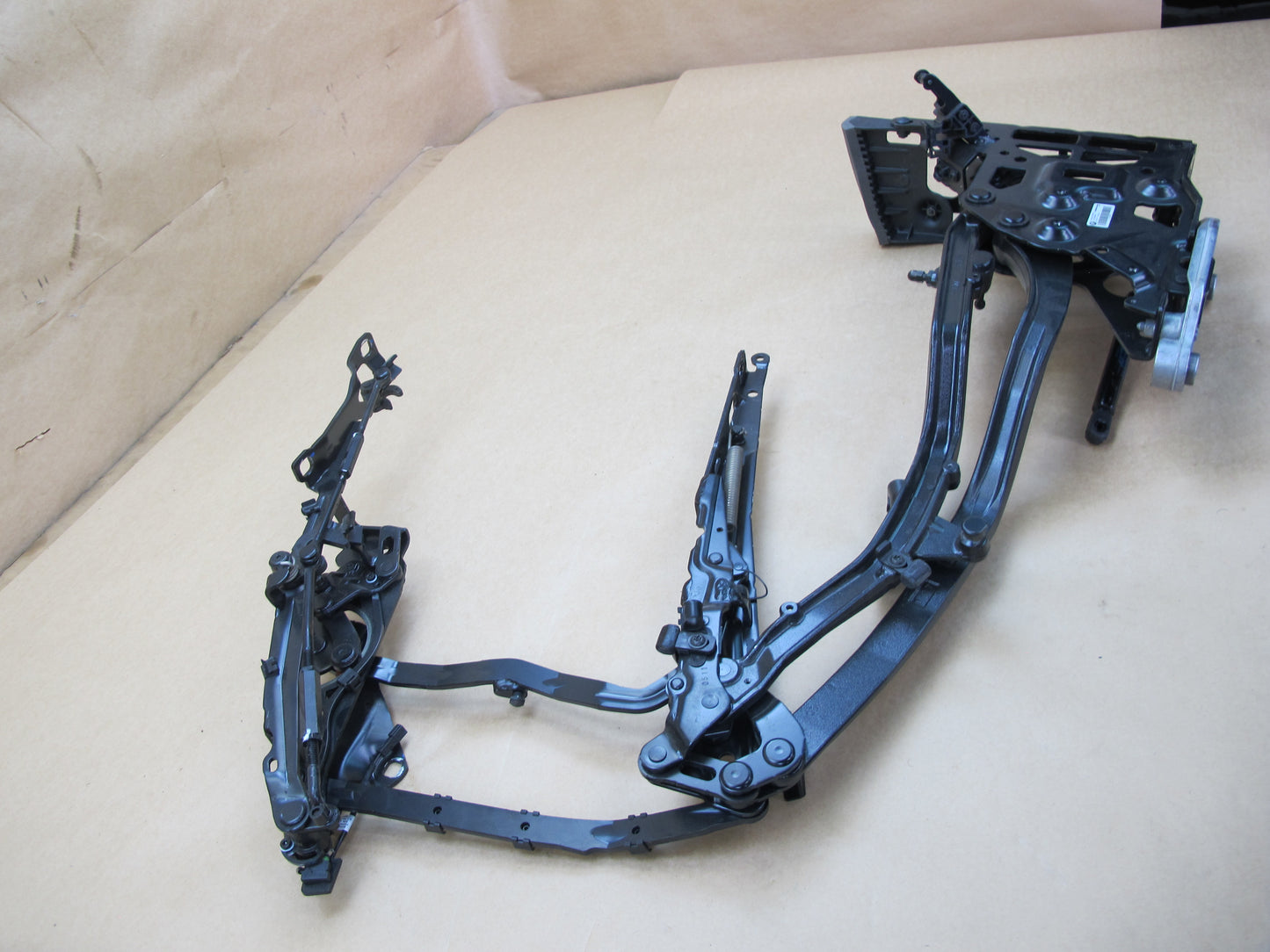 09-16 BMW E89 Z4 CONVERTIBLE REAR LEFT FOLDING HARD ROOF TOP  FRAME HINGE OEM