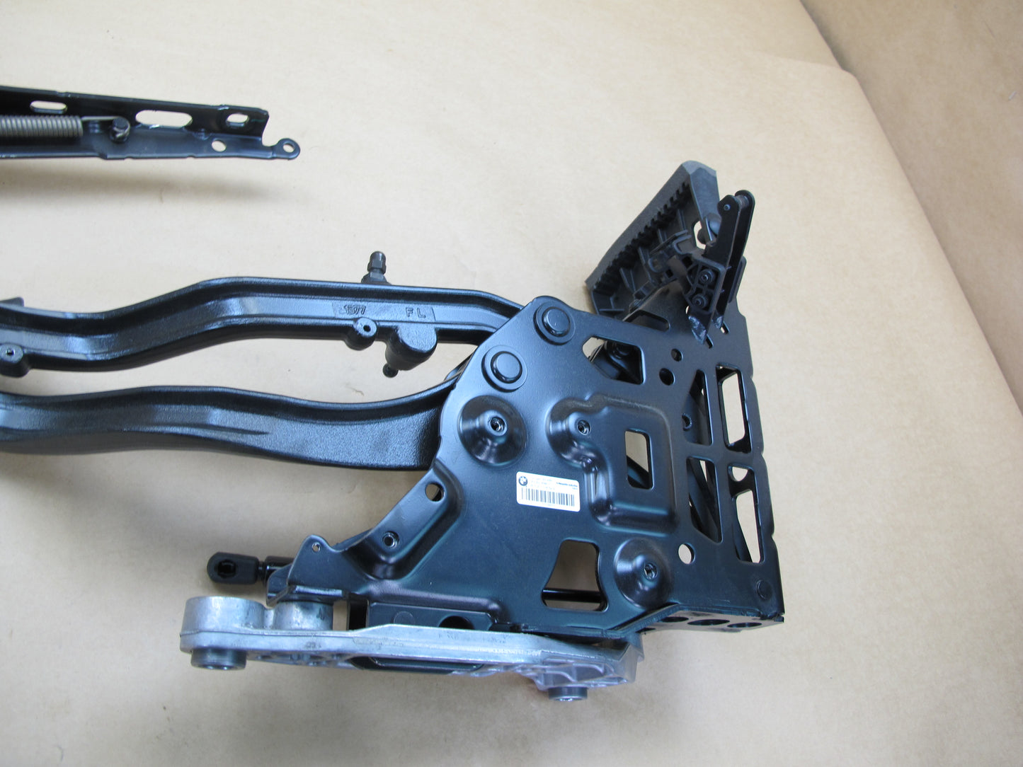 09-16 BMW E89 Z4 CONVERTIBLE REAR LEFT FOLDING HARD ROOF TOP  FRAME HINGE OEM