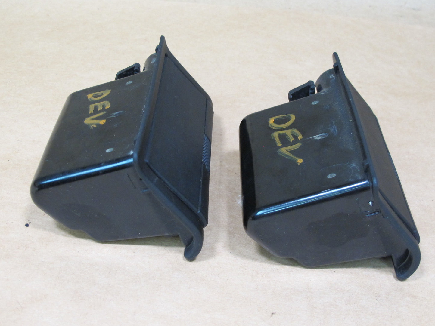 97-03 VW EUROVAN T4 SET OF 2 LEFT & RIGHT DOOR ASH TRAY 705857405 OEM