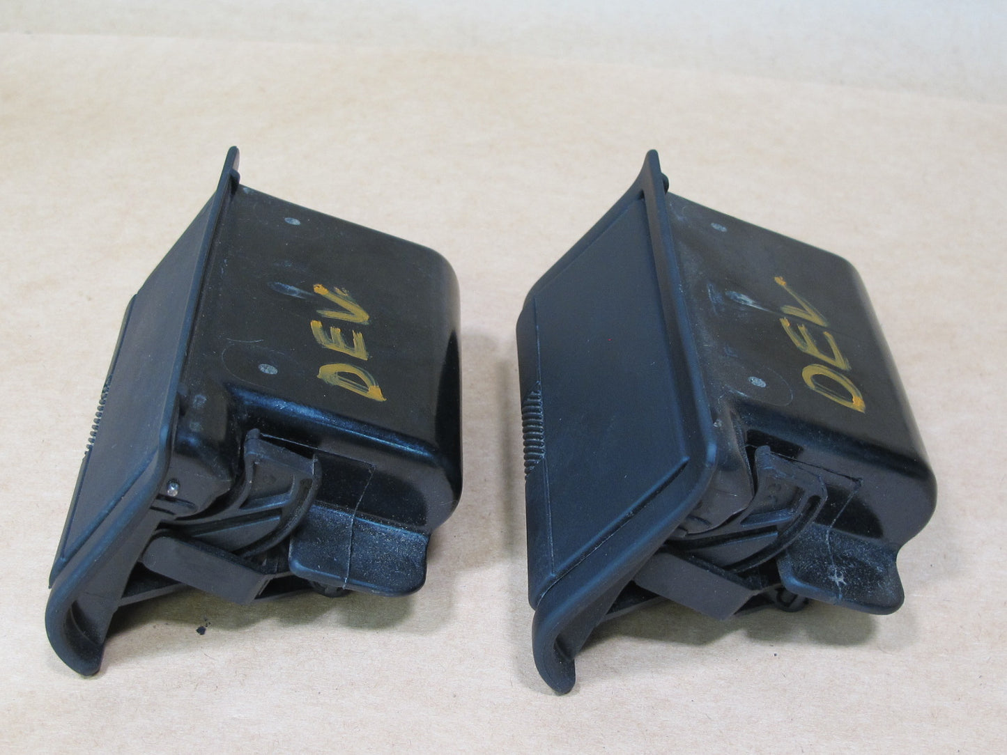 97-03 VW EUROVAN T4 SET OF 2 LEFT & RIGHT DOOR ASH TRAY 705857405 OEM