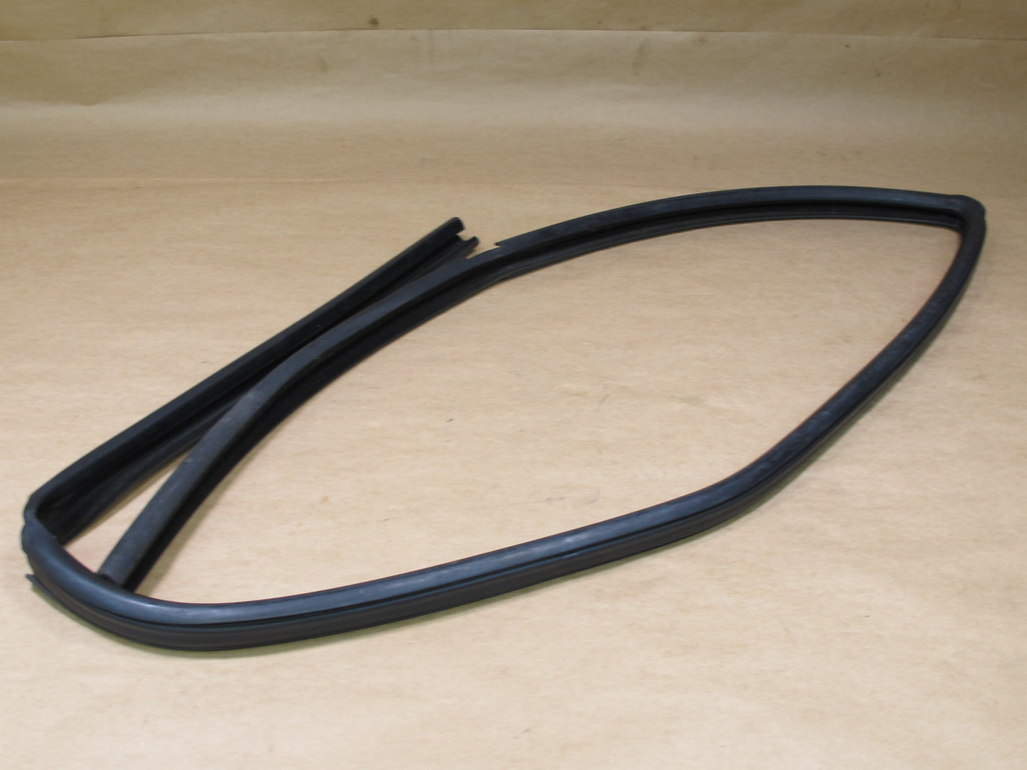 97-03 VW EUROVAN T4 FRONT LEFT DOOR WEATHERSTRIP RUBBER SEAL OEM