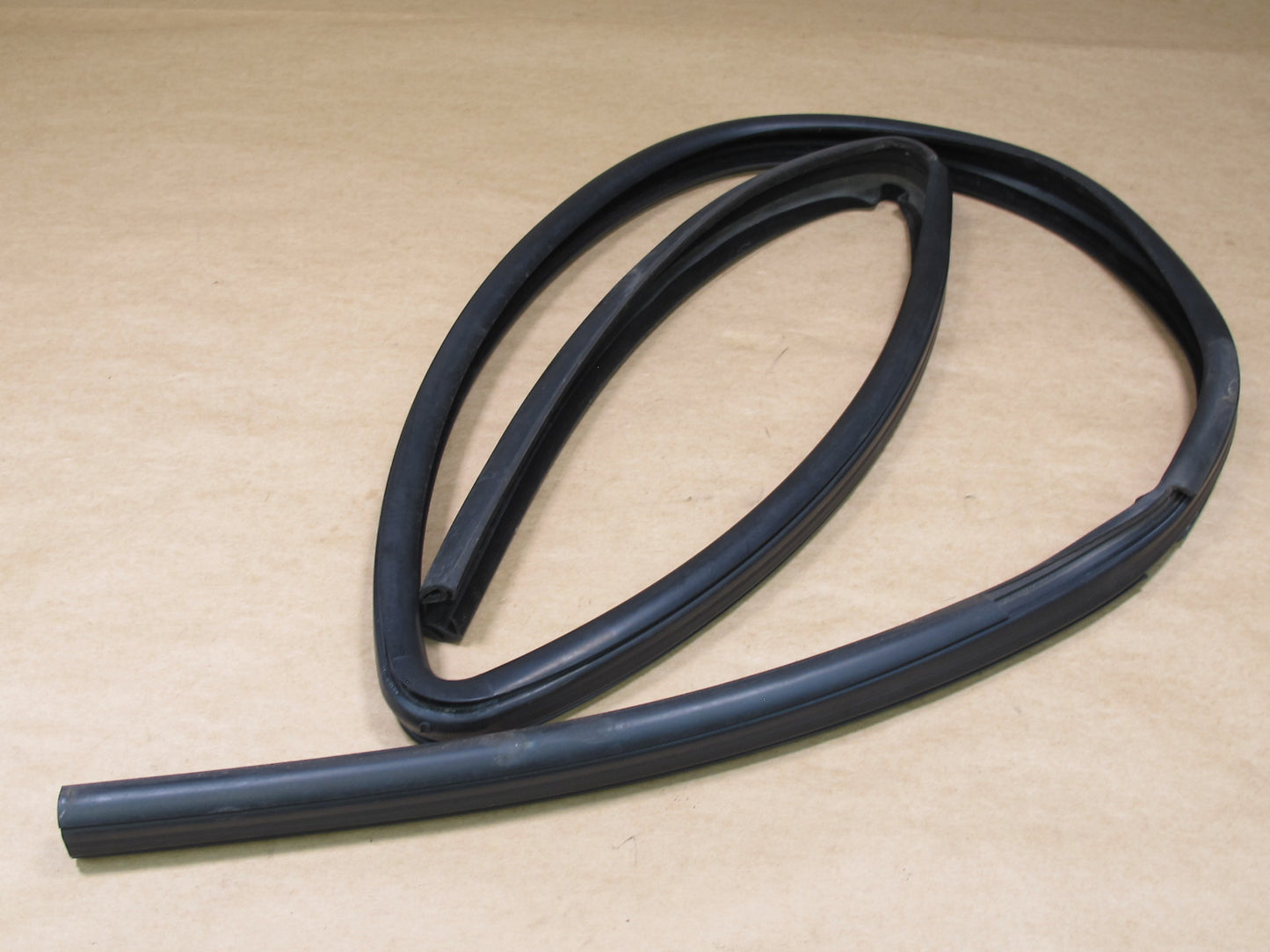 97-03 VW EUROVAN T4 FRONT RIGHT DOOR WEATHERSTRIP RUBBER SEAL OEM