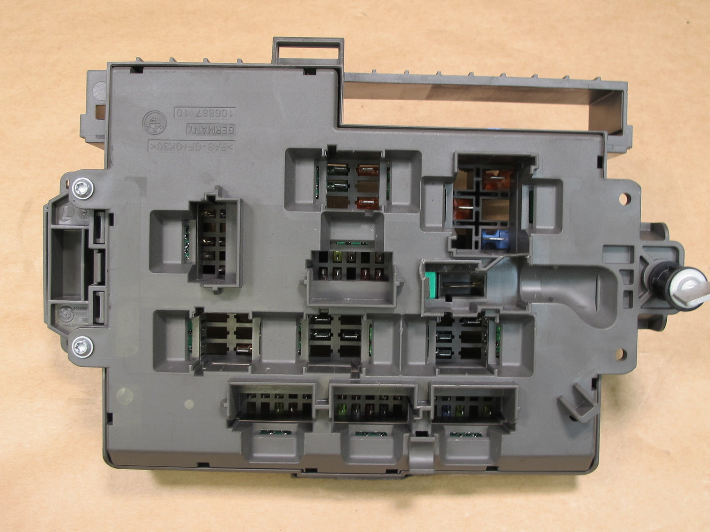 09-16 BMW E89 Z4 FRONT POWER DISTRIBUTION RELAY FUSE BOX 9154970 OEM