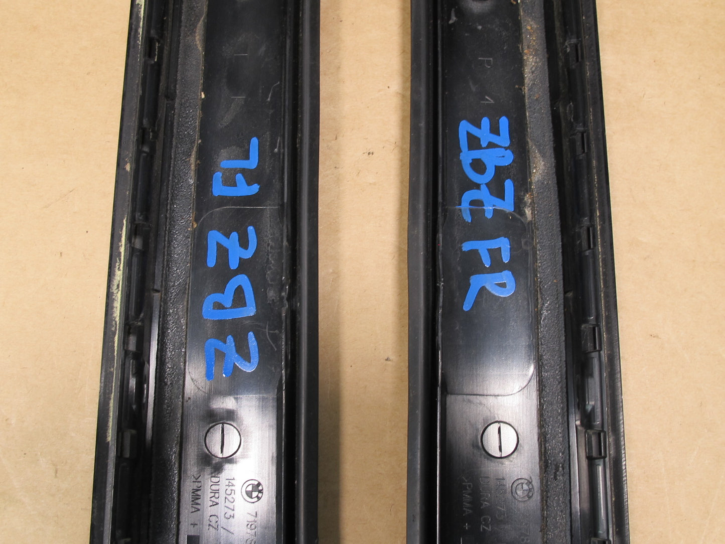 09-16 BMW E89 Z4 SET OF 2 FRONT LEFT & RIGHT WINDSHIELD TRIM MOLDING COVER OEM