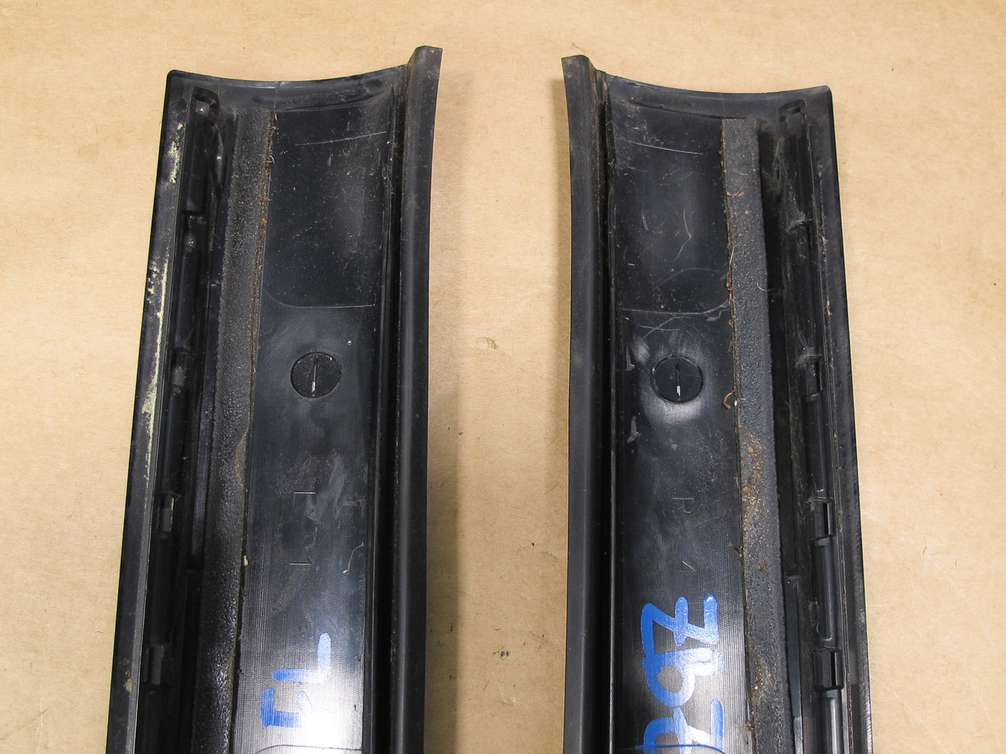 09-16 BMW E89 Z4 SET OF 2 FRONT LEFT & RIGHT WINDSHIELD TRIM MOLDING COVER OEM