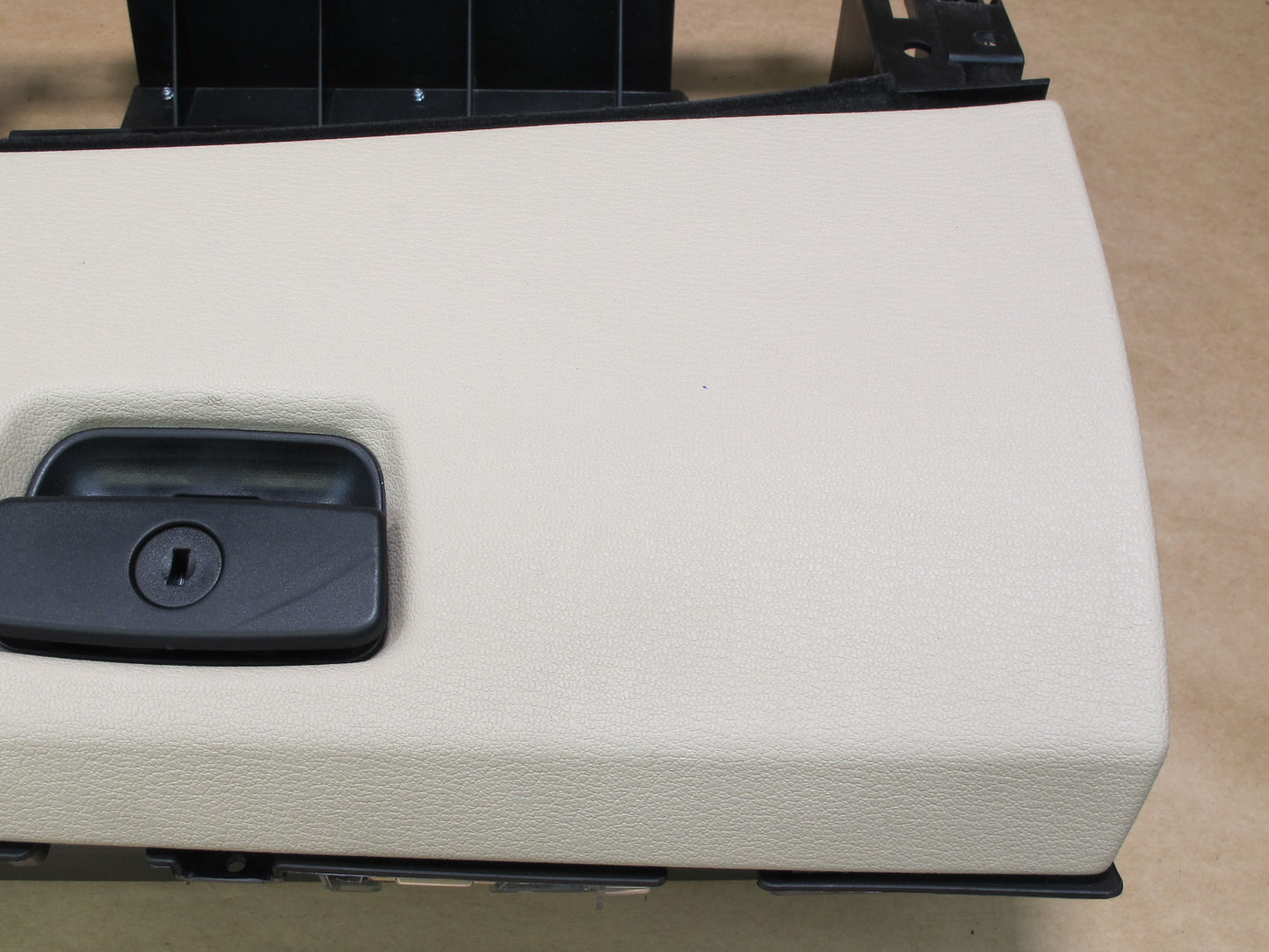 09-16 BMW E89 Z4 DASH FRONT RIGHT GLOVE BOX COMPARTMENT STORAGE BEIGE OEM