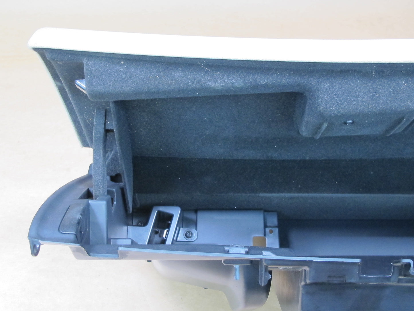 09-16 BMW E89 Z4 DASH FRONT RIGHT GLOVE BOX COMPARTMENT STORAGE BEIGE OEM