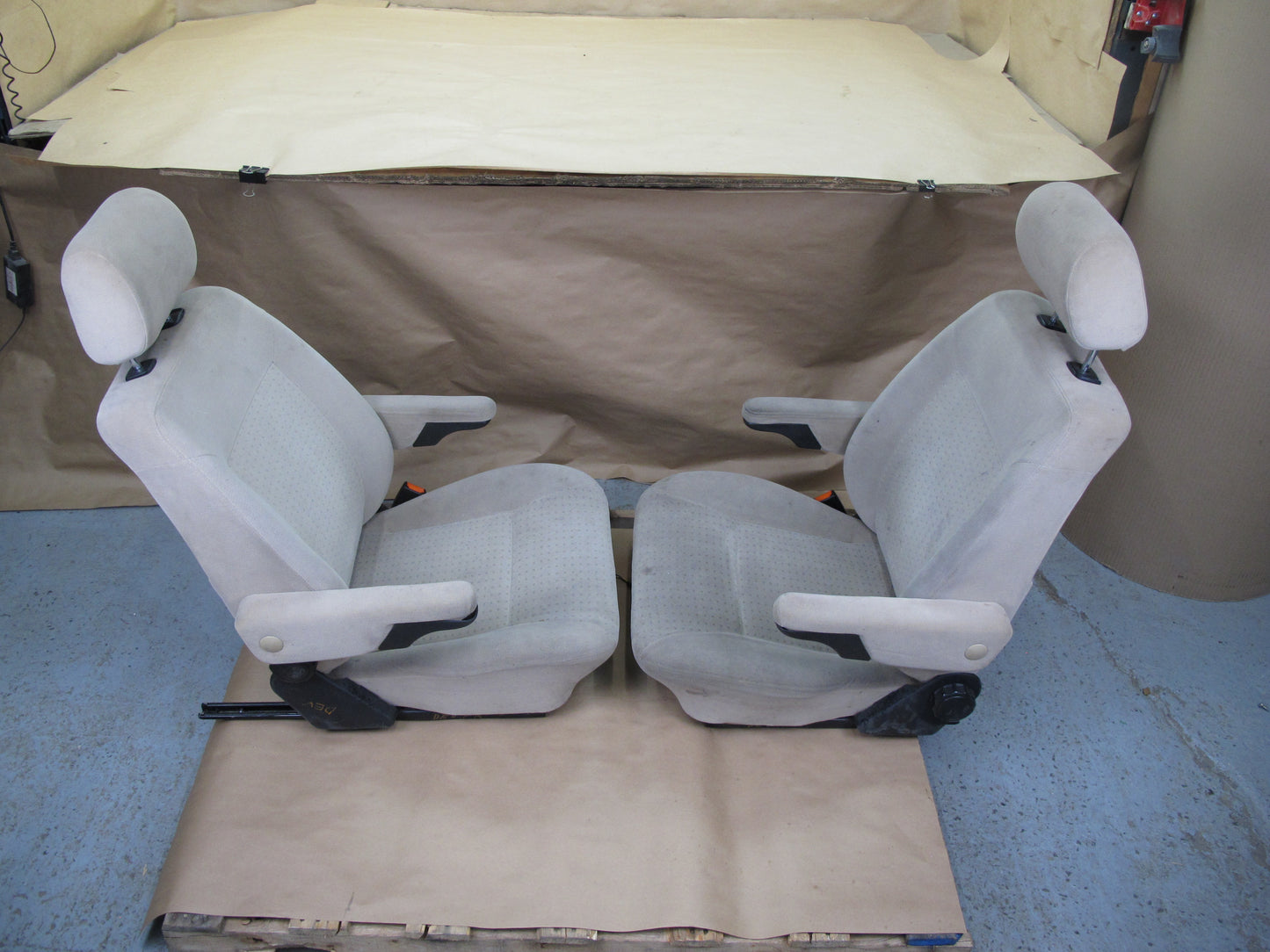 99-03 VW EUROVAN T4 SET OF 2 FRONT LEFT & RIGHT CLOTH HEATED SEAT OEM