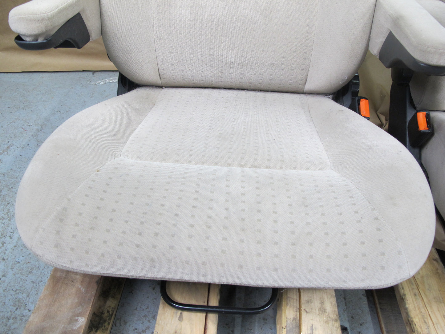 99-03 VW EUROVAN T4 SET OF 2 FRONT LEFT & RIGHT CLOTH HEATED SEAT OEM