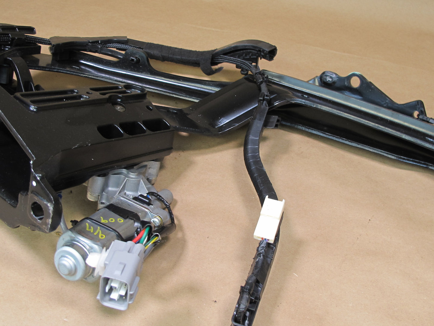 10-15 LEXUS IS350 CONVERTIBLE REAR LEFT ELECTRIC TOP ROOF MOTOR HINGE OEM