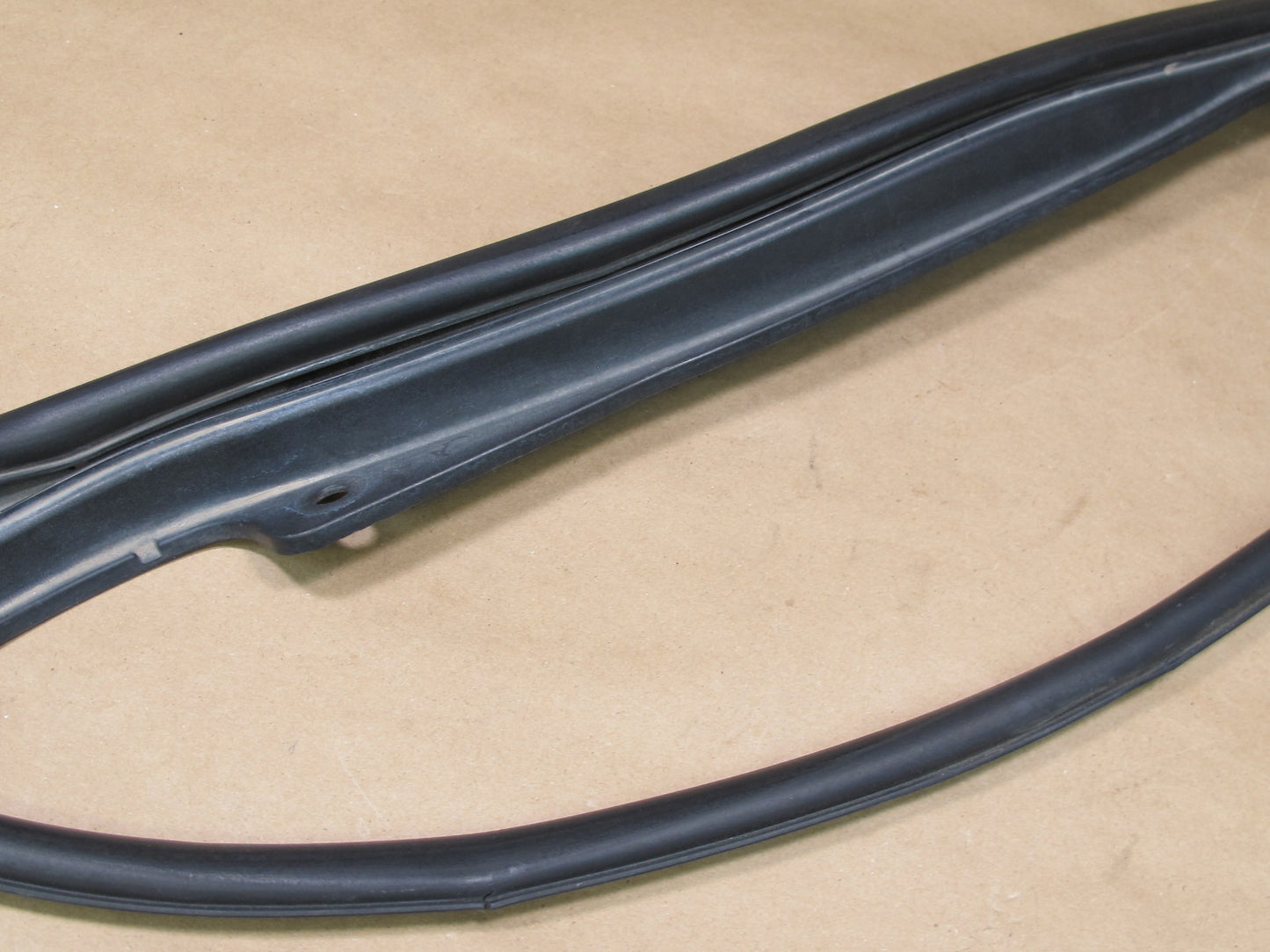 10-15 LEXUS IS350 CONVERTIBLE LEFT DRIVER SIDE WINDSHIELD WIPER SEAL OEM