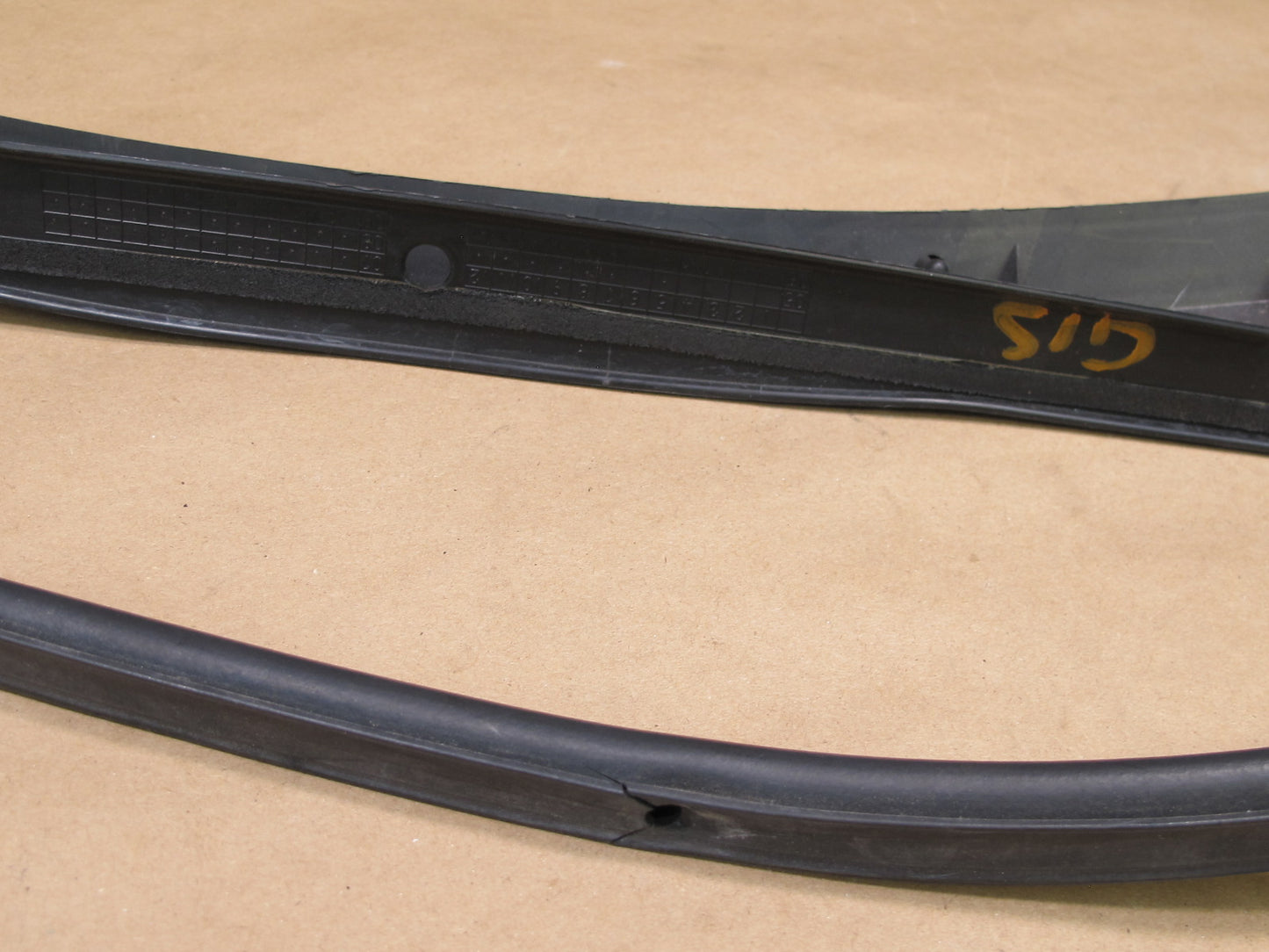 10-15 LEXUS IS350 CONVERTIBLE LEFT DRIVER SIDE WINDSHIELD WIPER SEAL OEM