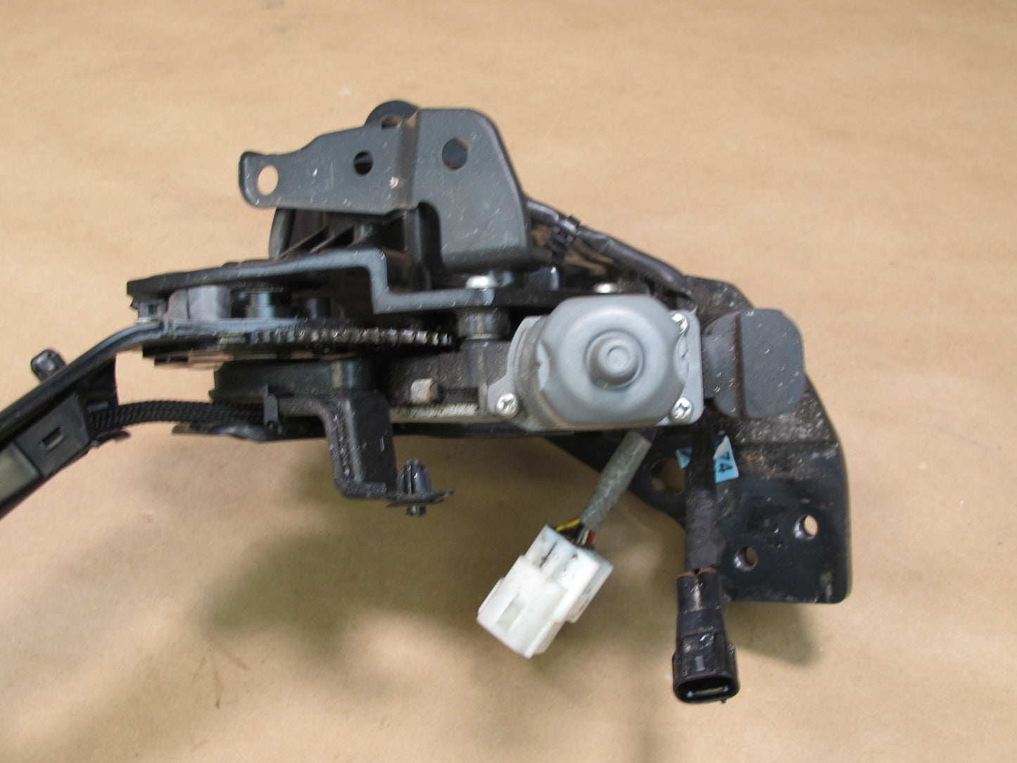 10-15 LEXUS IS350 CONVERTIBLE REAR LEFT SIDE TOP ROOF MOTOR HINGE OEM