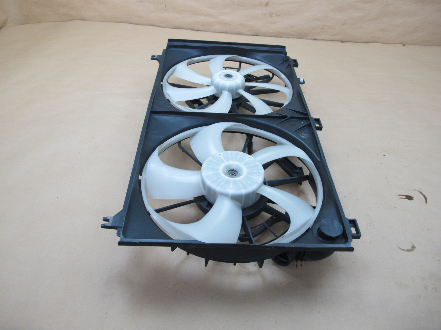 06-15 LEXUS IS250 IS350 ENGINE RADIATOR COOLING FAN MOTOR W/ SHROUD ASSY OEM