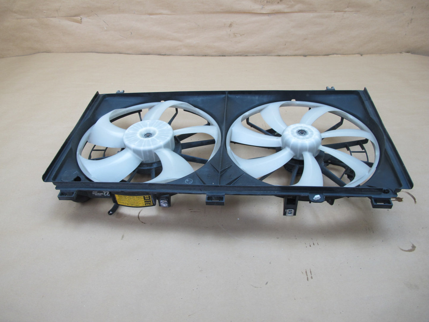 06-15 LEXUS IS250 IS350 ENGINE RADIATOR COOLING FAN MOTOR W/ SHROUD ASSY OEM