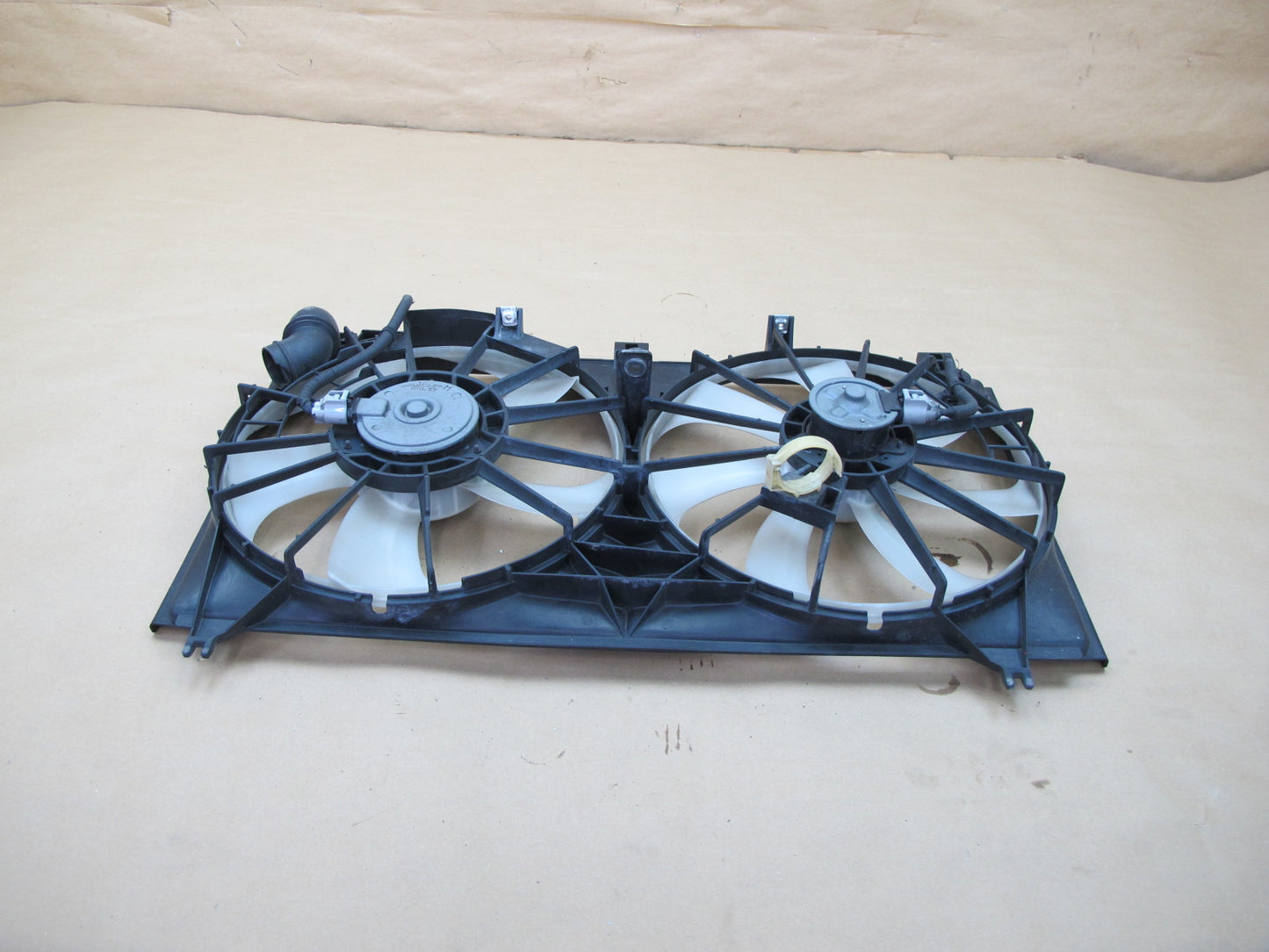 06-15 LEXUS IS250 IS350 ENGINE RADIATOR COOLING FAN MOTOR W/ SHROUD ASSY OEM