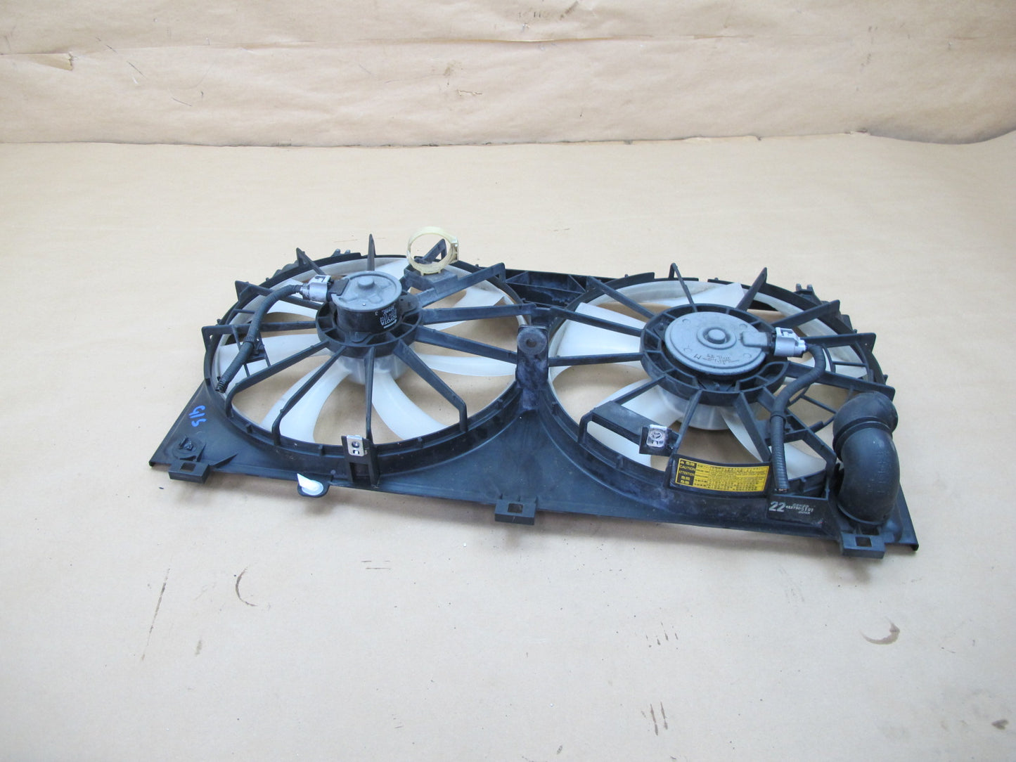 06-15 LEXUS IS250 IS350 ENGINE RADIATOR COOLING FAN MOTOR W/ SHROUD ASSY OEM