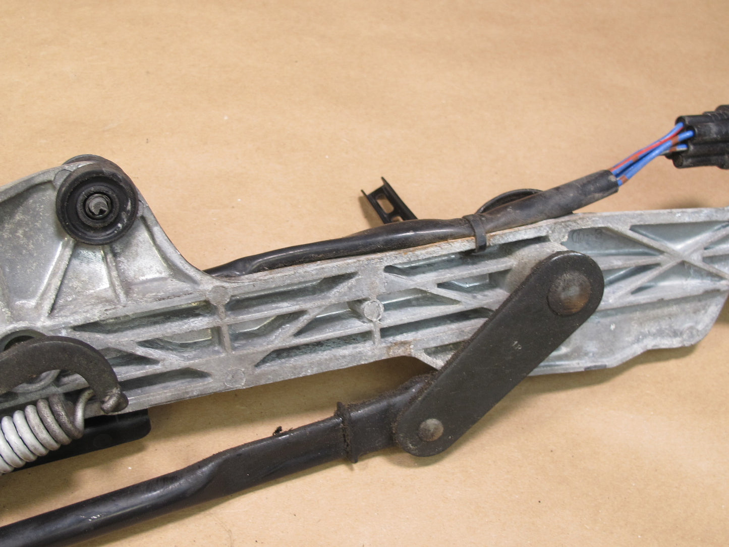 95-00 LEXUS UCF20 LS400 WINDSHIELD WIPER TRANSMISSION LINKAGE W MOTOR OEM