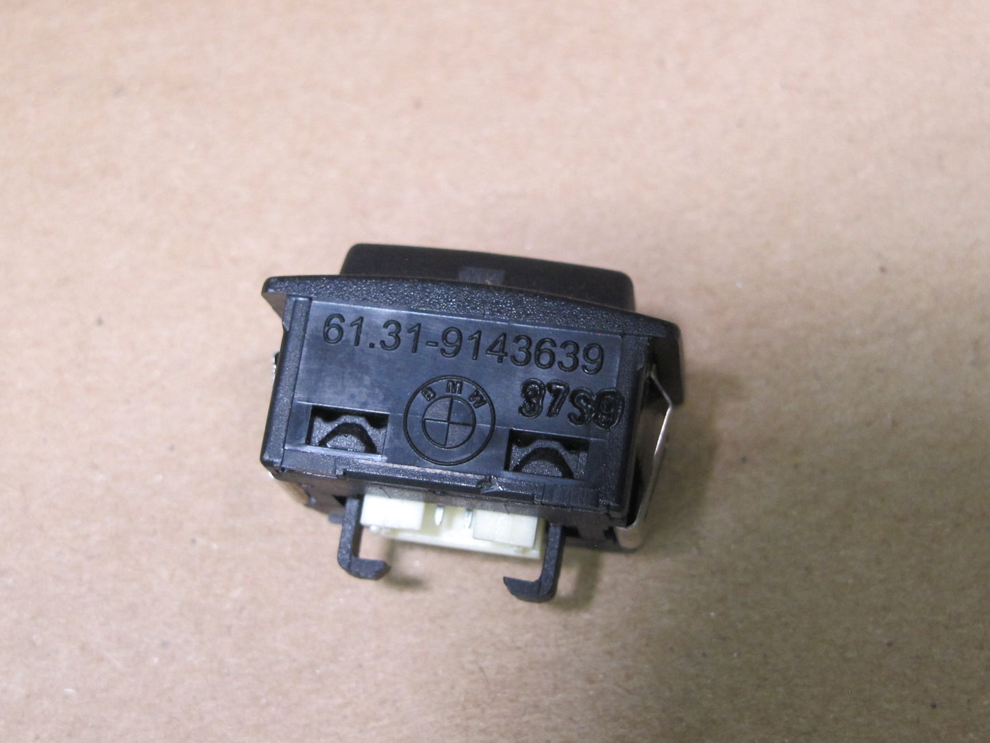 07-11 BMW E90 E91 E92 E93 STEERING HEATER BUTTON SWITCH 9143639 OEM