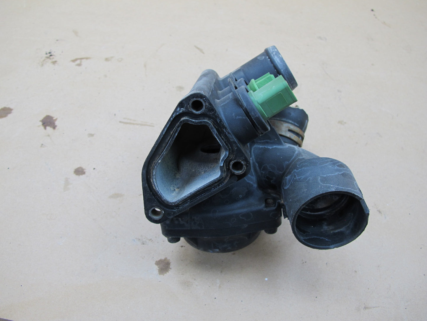 99-03 VW EUROVAN T4 2.8L RADIATOR COOLANT THERMOSTAT HOUSING 021121121D OEM