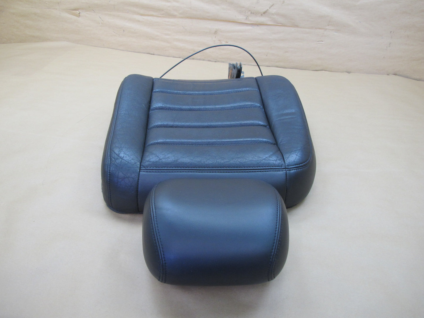 2003-2007 Hummer H2 Rear Right Pass Side Seat Upper Cushion Headrest Leather