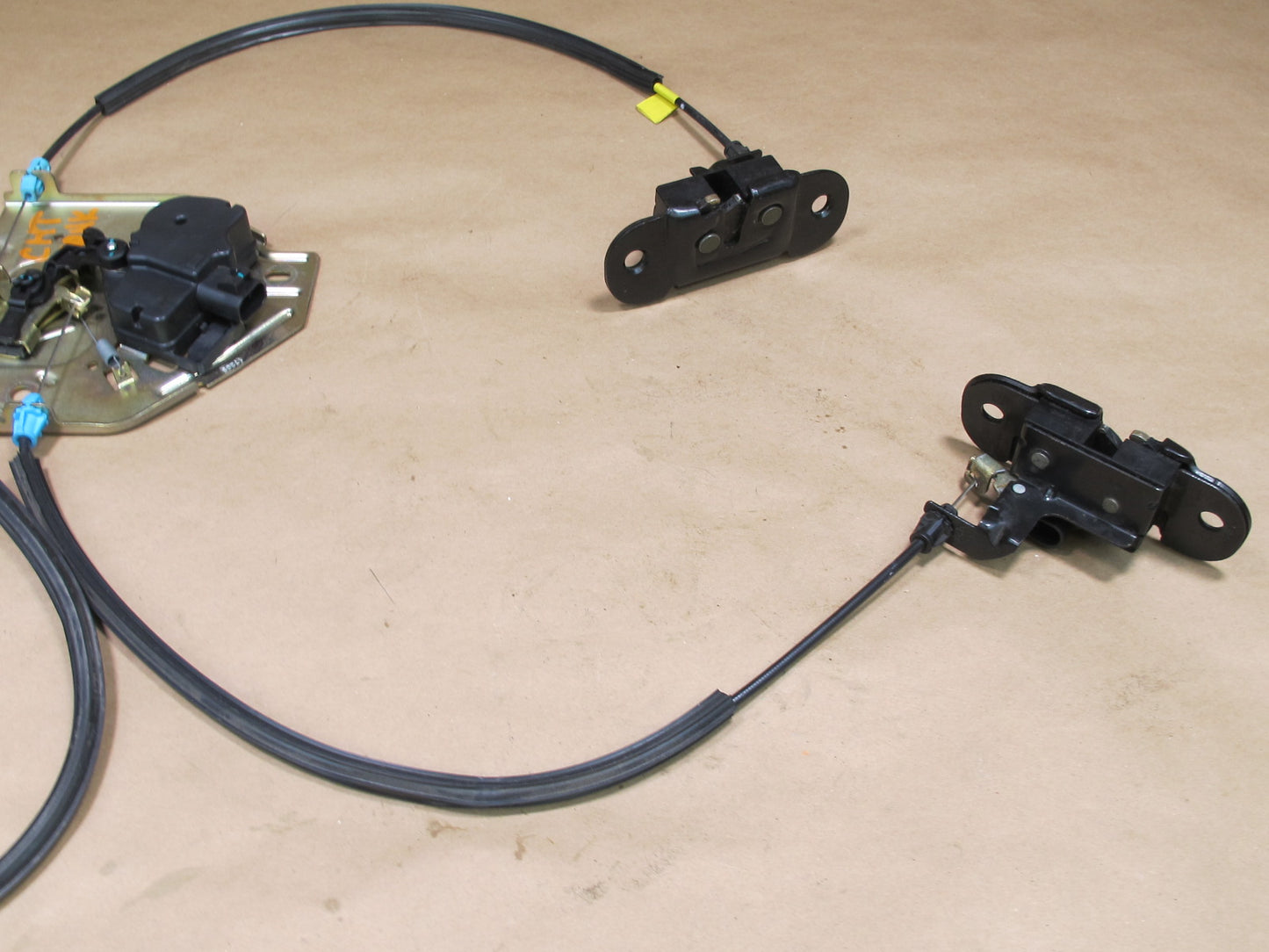 2003-2009 Hummer H2 Tailgate Lift Gate Trunk Left & Right Side Lock Latch Set