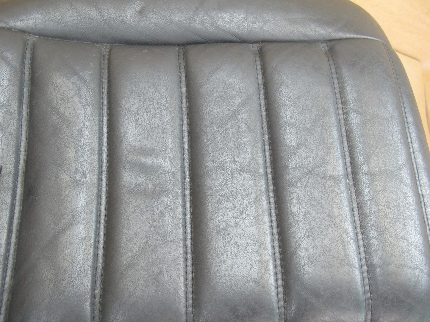 2003-2007 Hummer H2 Rear Right Passenger Side Seat Lower Cushion Leather