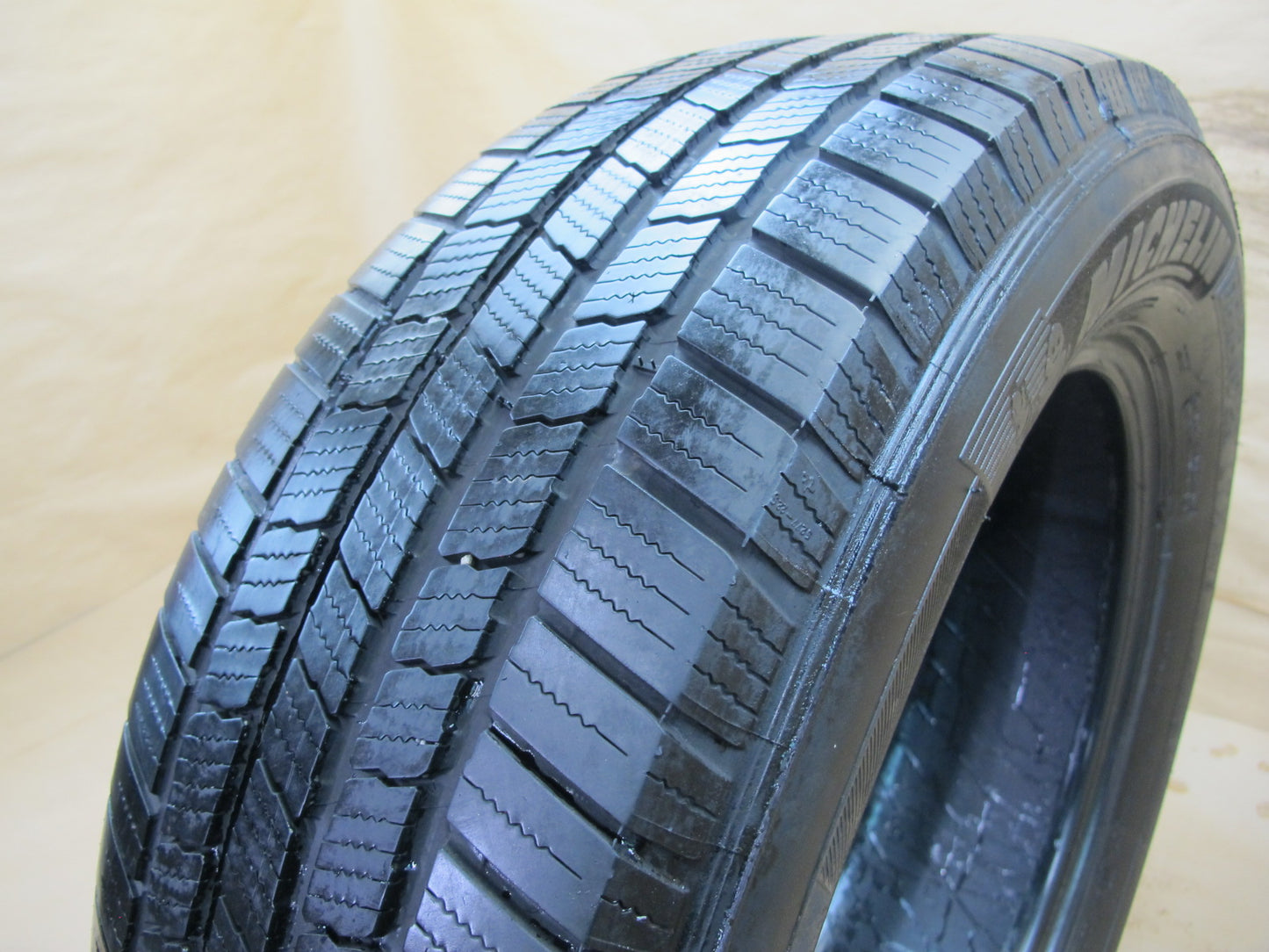 Michelin Defender LTX M/S A/S Tire 245/60R18 105H 0521 7/32 Tread