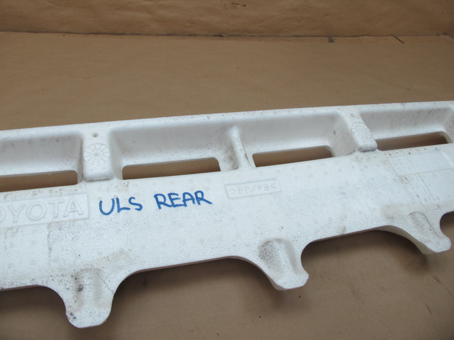 95-97 LEXUS UCF20 LS400 REAR BUMPER IMPACT REINFORCEMENT BAR FOAM ABSORBER OEM