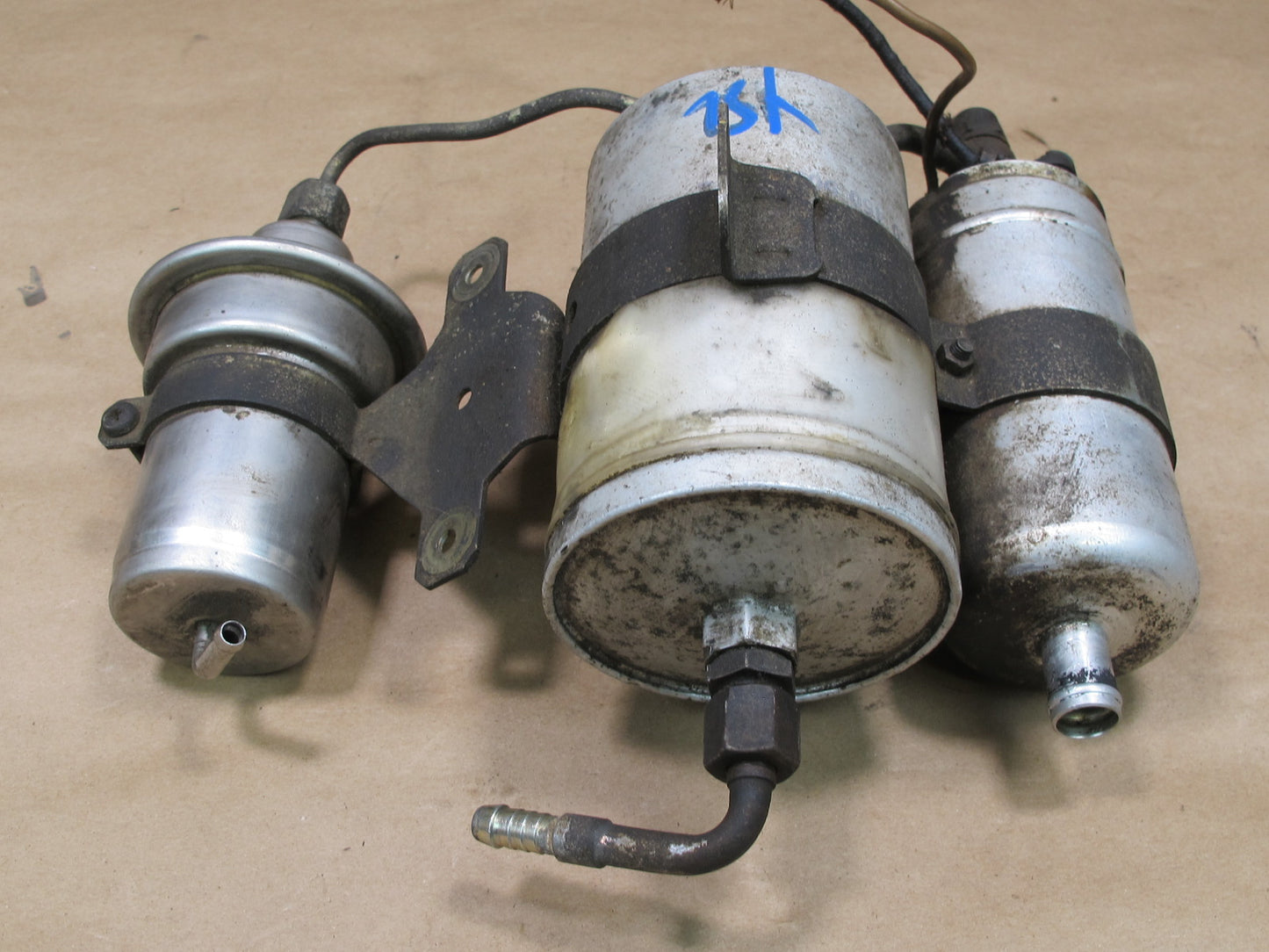 81-85 Mercedes R107 380SL Fuel Filter & Pump Assembly w Cover OEM