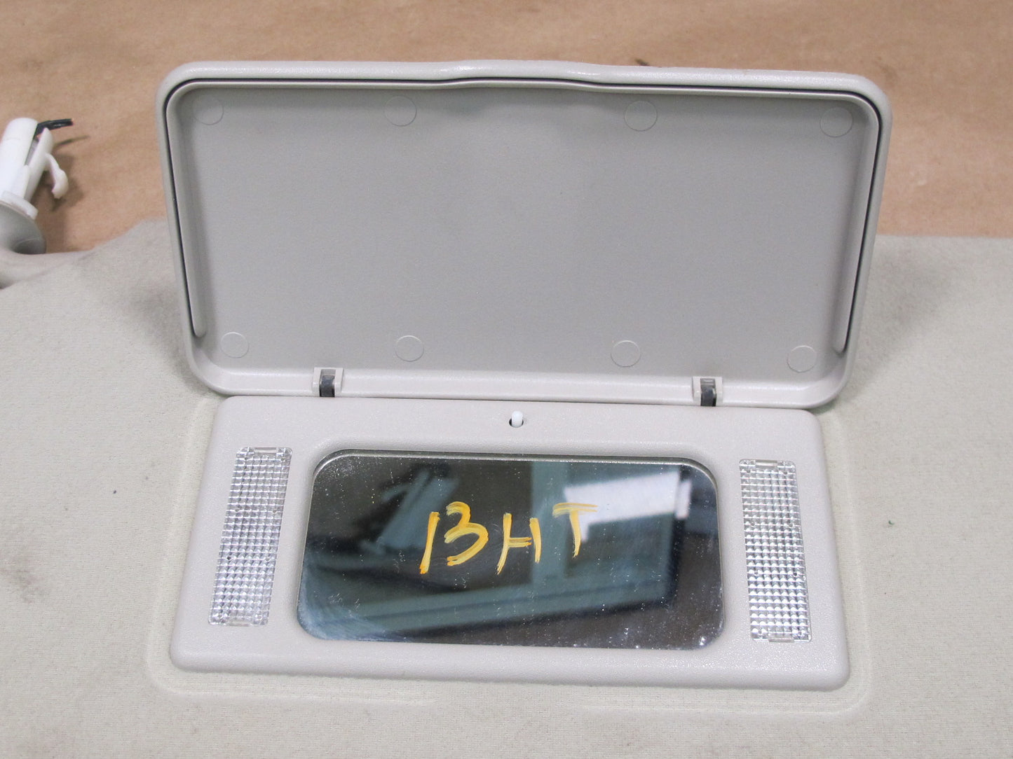 2003-2007 Hummer H2 Front Left Driver Side Sun Visor Shade W/ Mirror