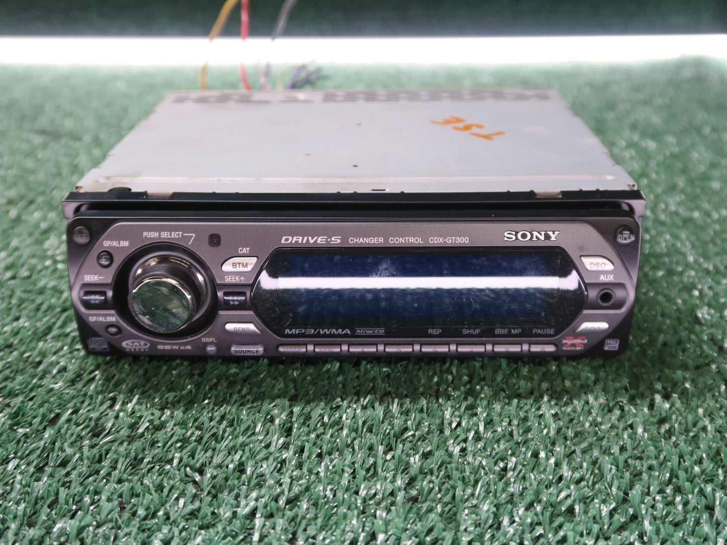 SONY CDX-GT300 Car Stereo Radio CD AUX Head Unit Excellent Condition
