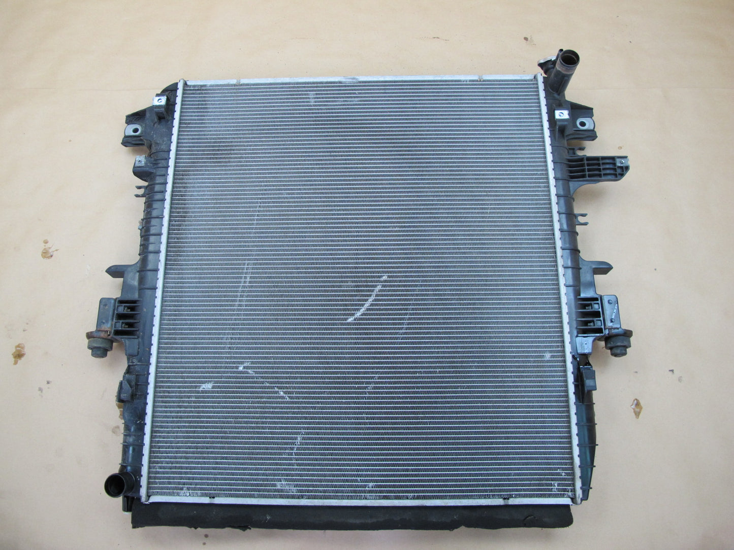 2011-2020 Infiniti QX56 QX80 5.6L V8 Engine Motor Cooling Radiator