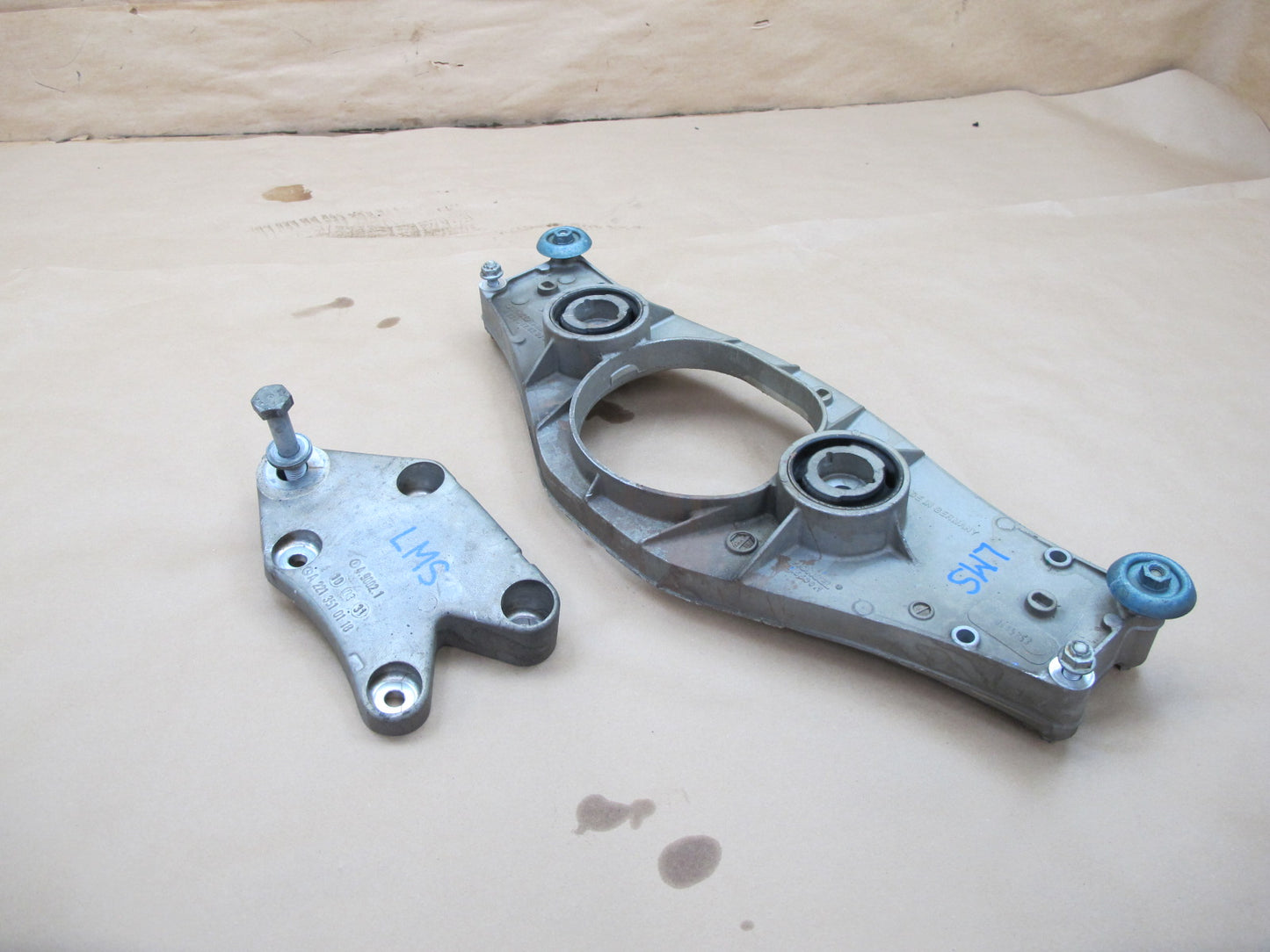 07-13 Mercedes W221 S-class Rear Differential Mount Support Bracket Set OEM