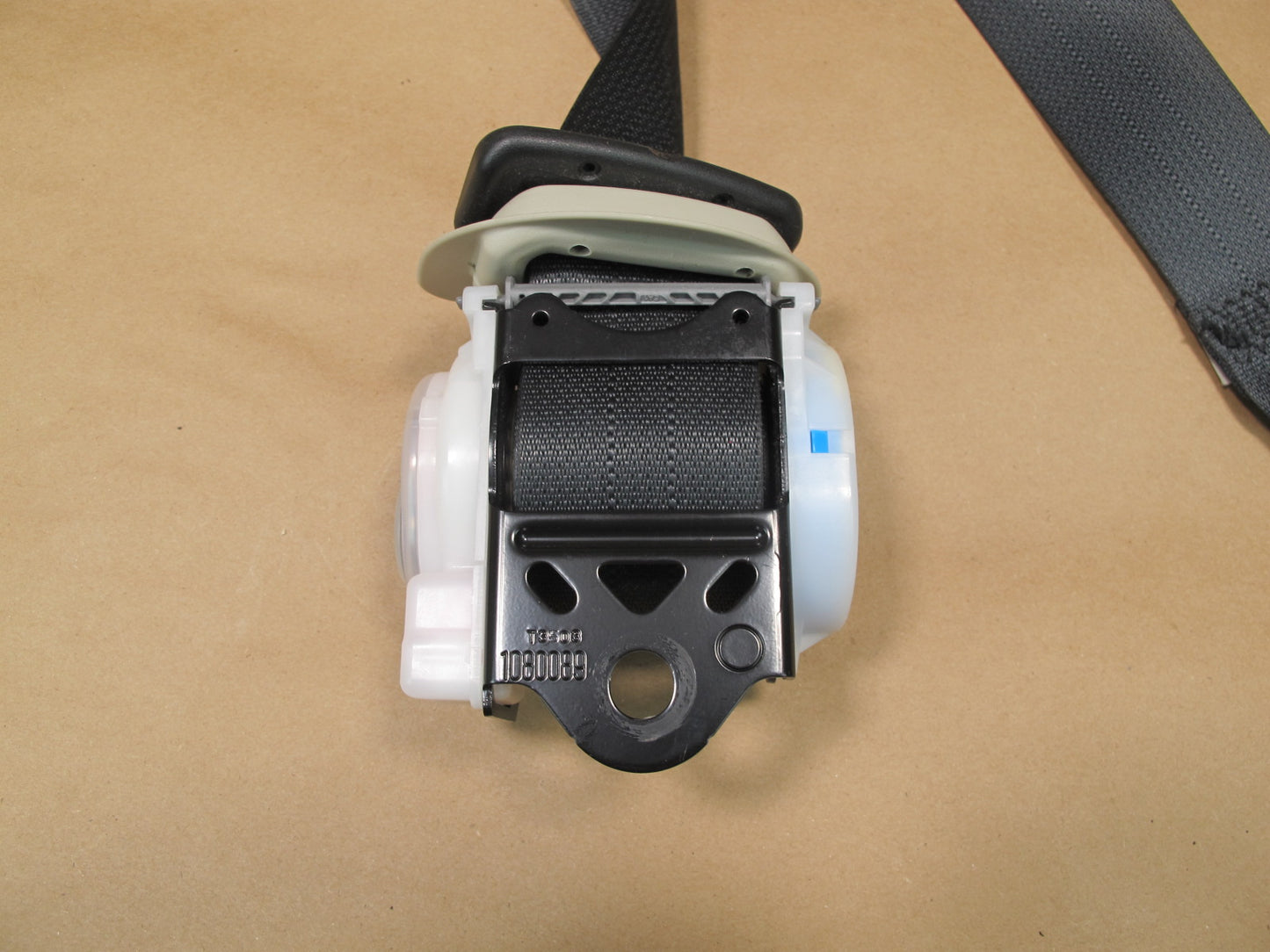 11-17 INFINITI QX56 QX80 REAR RIGHT & LEFT SIDE SEATBELT RETRACTOR SET OEM