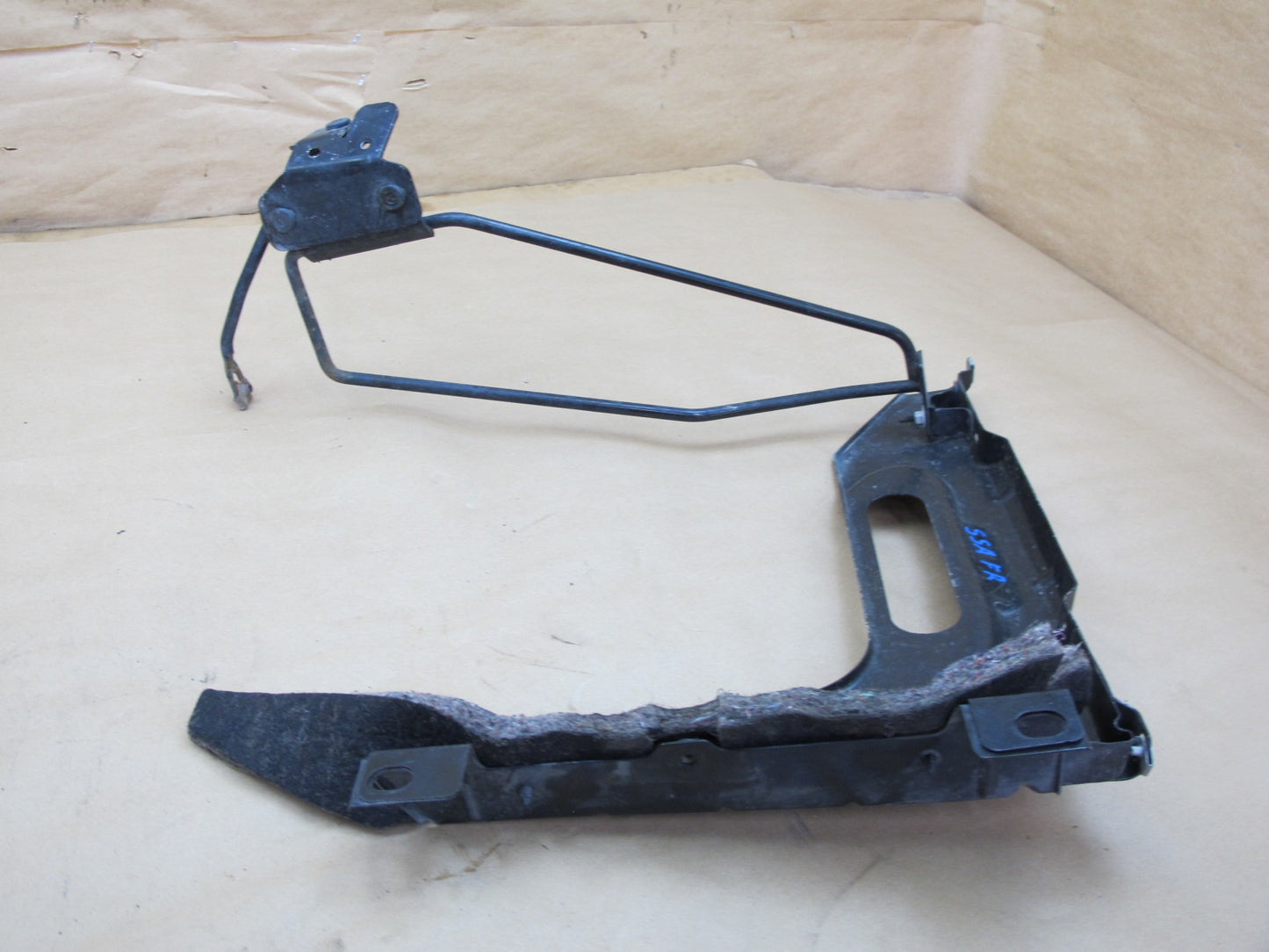 07-10 Saturn SKY Set of 2 Front Left & Right Fender Upper Bracket Support OEM