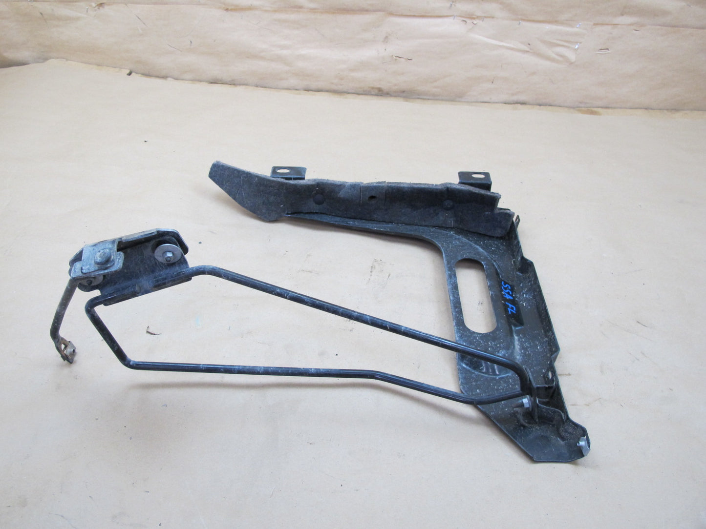 07-10 Saturn SKY Set of 2 Front Left & Right Fender Upper Bracket Support OEM