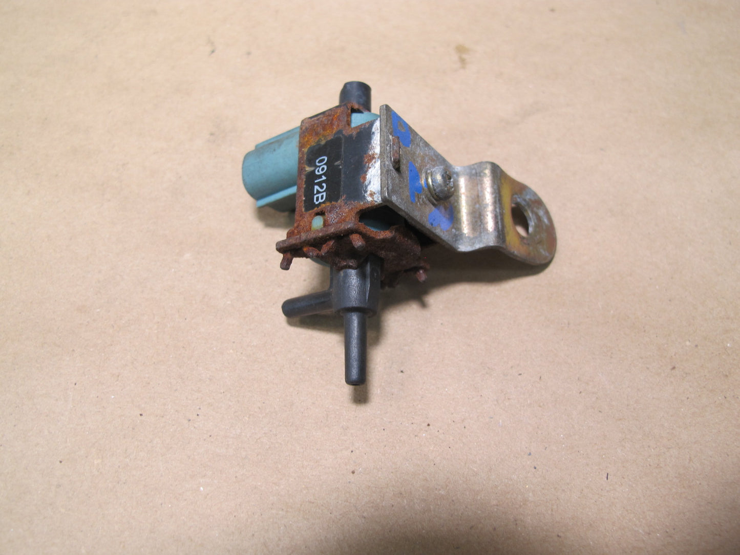 2011-2020 Infiniti QX56 QX80 EGR Vacuum Solenoid Switch W/ Bracket