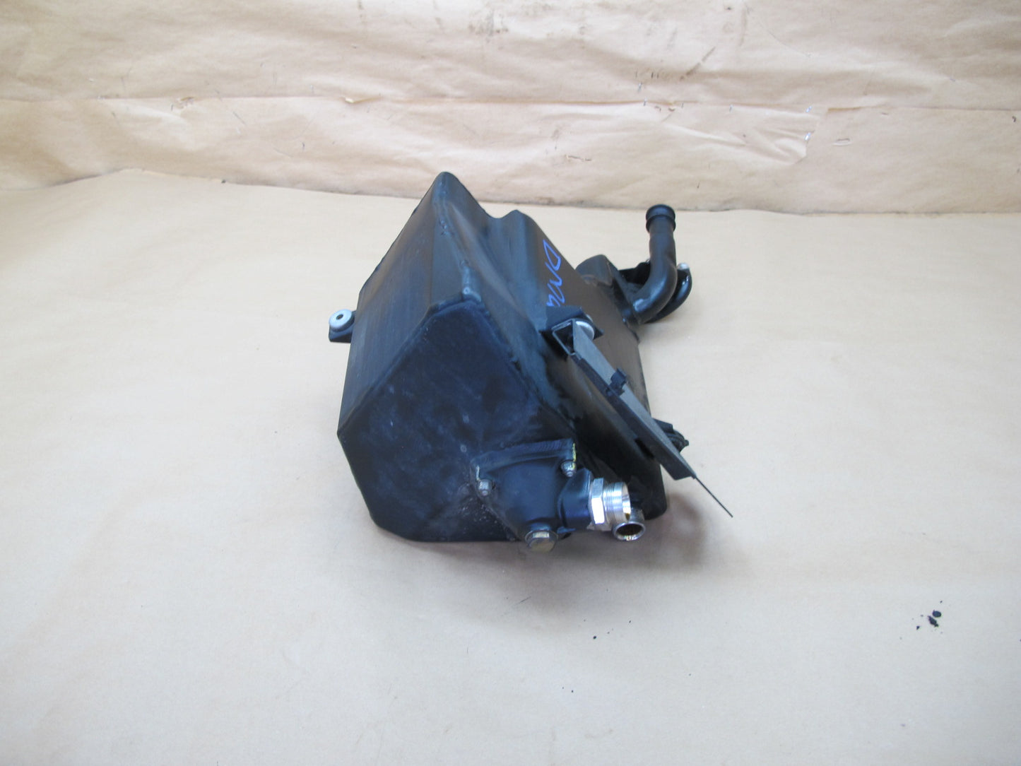 04-08 Maserati Quattroporte M139 4.2L Engine Oil Reservoir Tank Container OEM