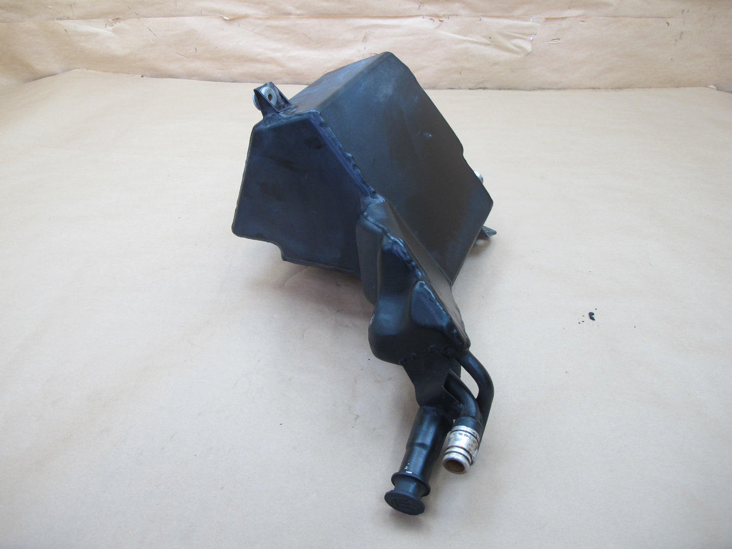 04-08 Maserati Quattroporte M139 4.2L Engine Oil Reservoir Tank Container OEM