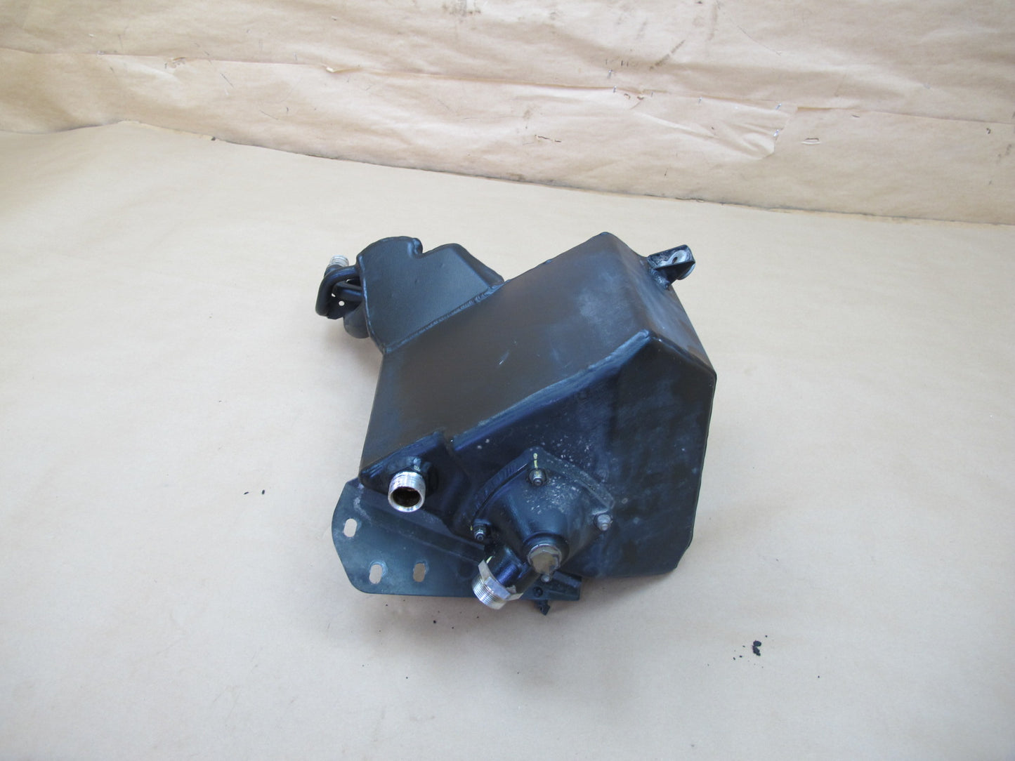 04-08 Maserati Quattroporte M139 4.2L Engine Oil Reservoir Tank Container OEM