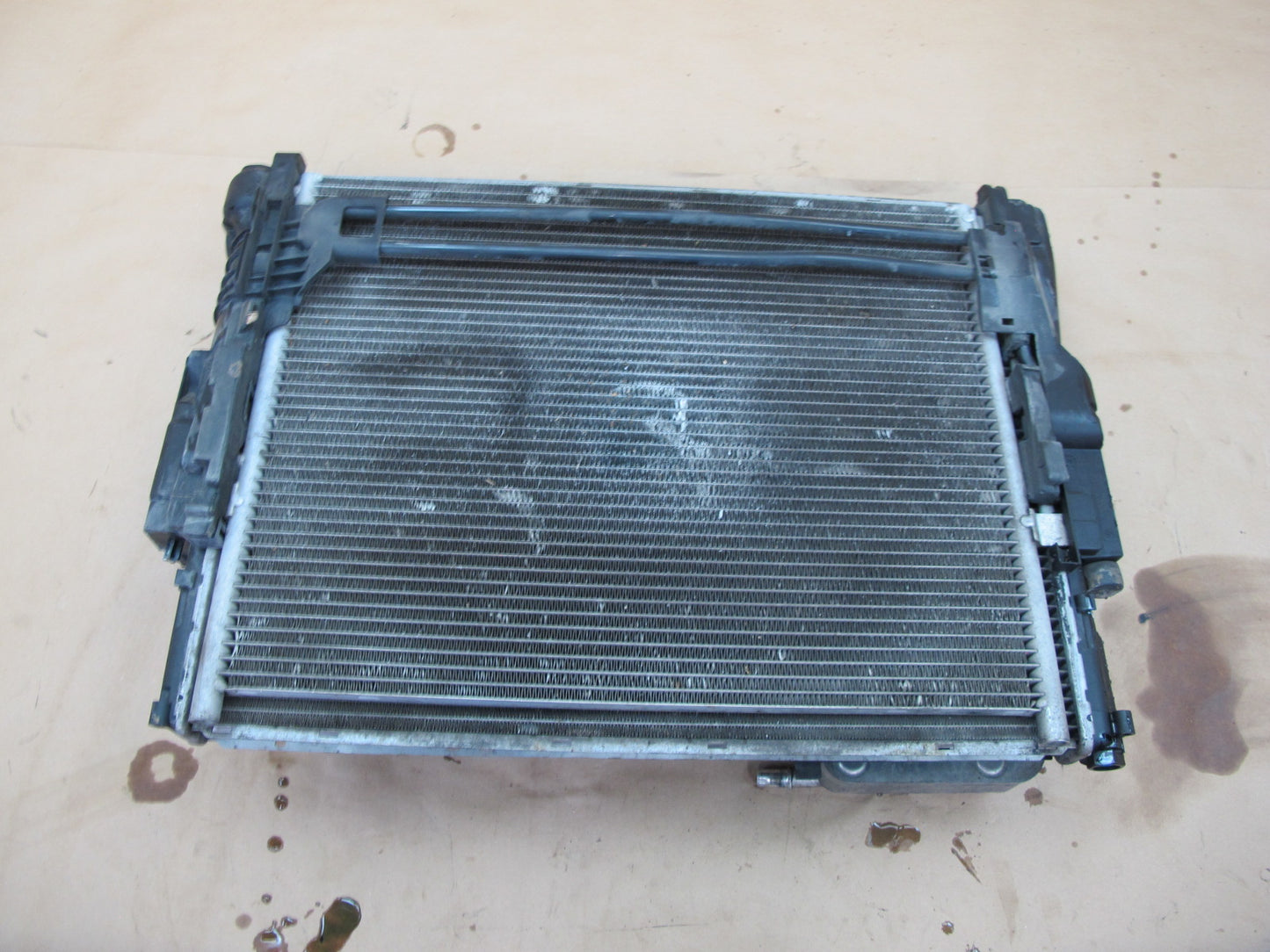 03-06 BMW E46 M54 AT Engine Radiator AC Condenser Oil Cooler Assy OEM