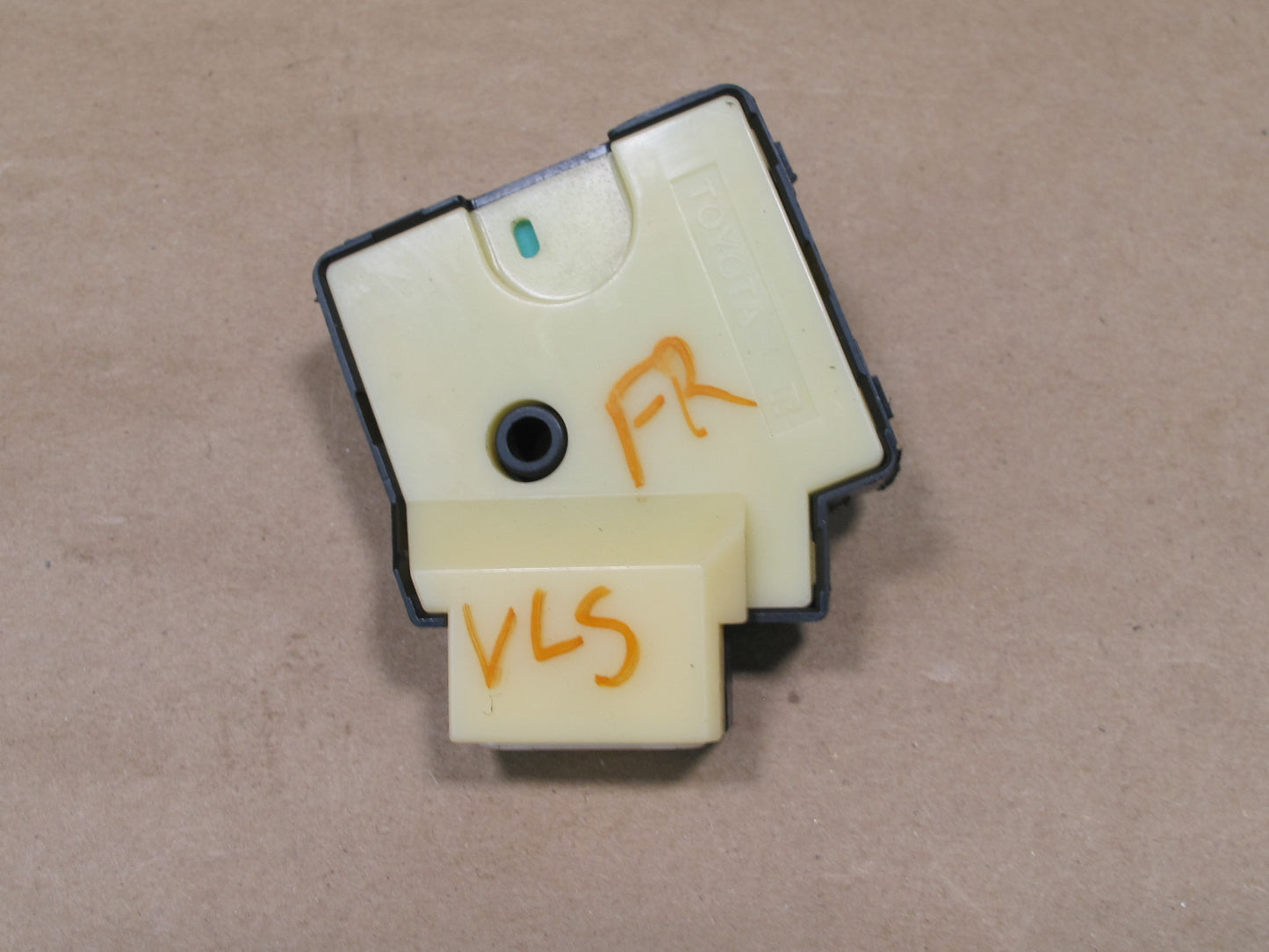 95-00 Lexus LS400 Front Right Passenger Side Seat Belt Adjustment Switch OEM