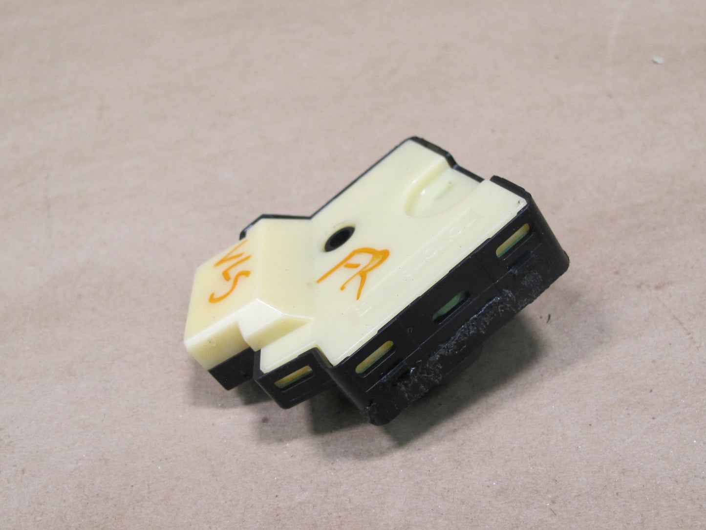 95-00 Lexus LS400 Front Right Passenger Side Seat Belt Adjustment Switch OEM