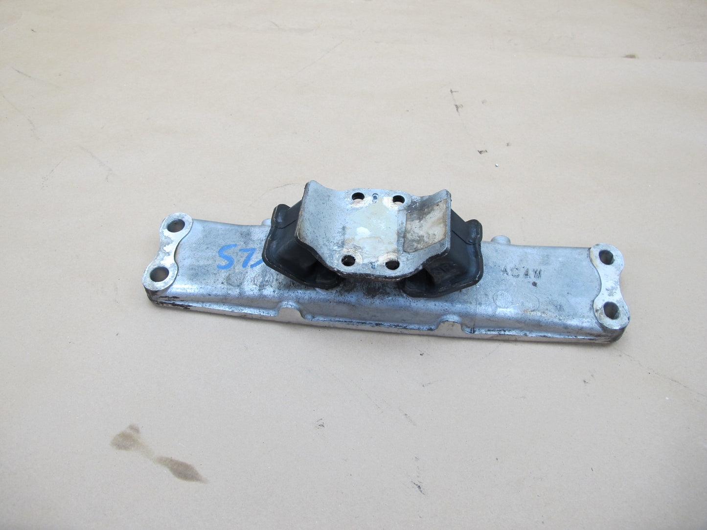 98-00 Lexus UCF20 LS400 AT Automatic Transmission Mount Bracket Support OEM