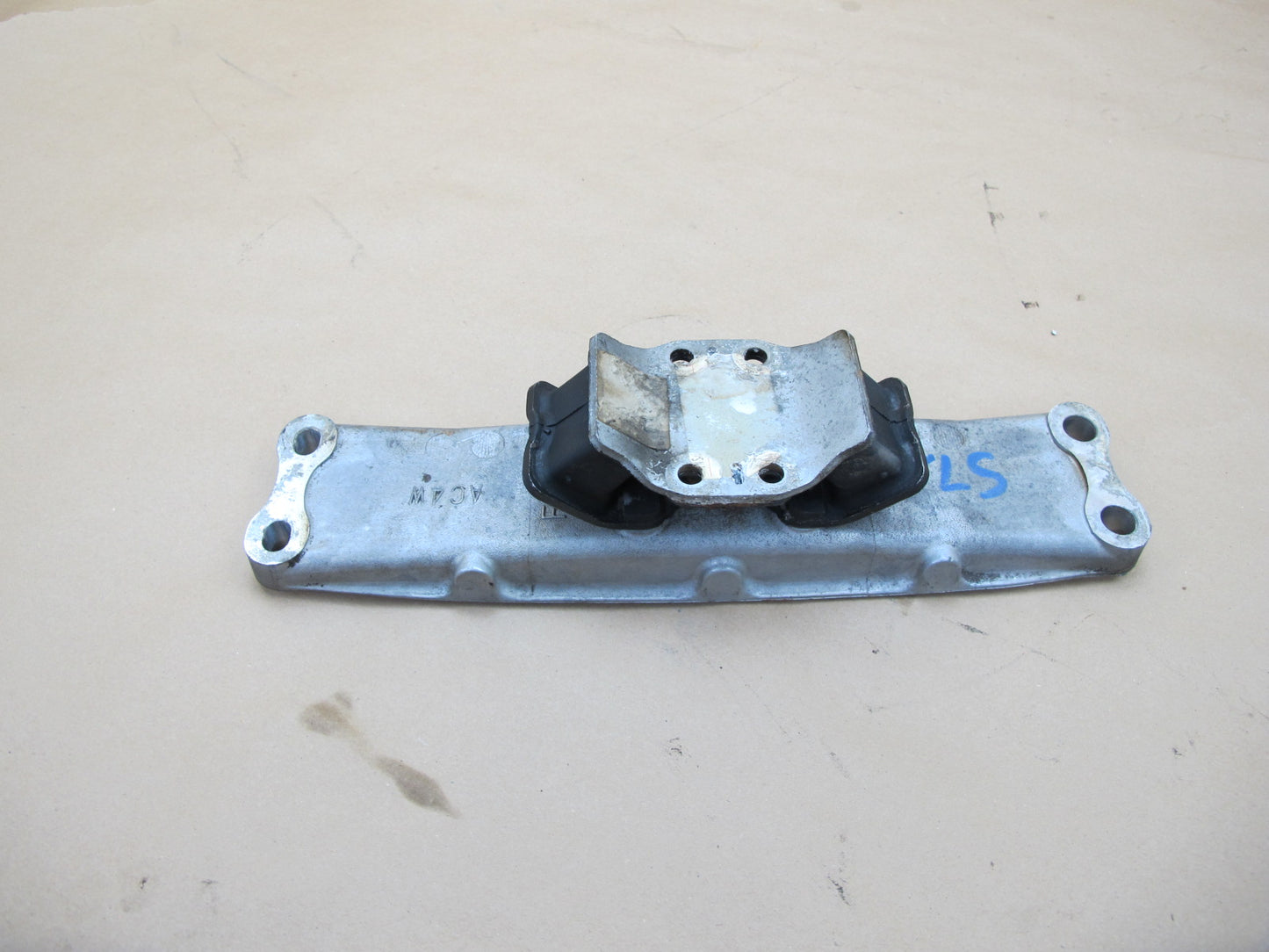 98-00 Lexus UCF20 LS400 AT Automatic Transmission Mount Bracket Support OEM