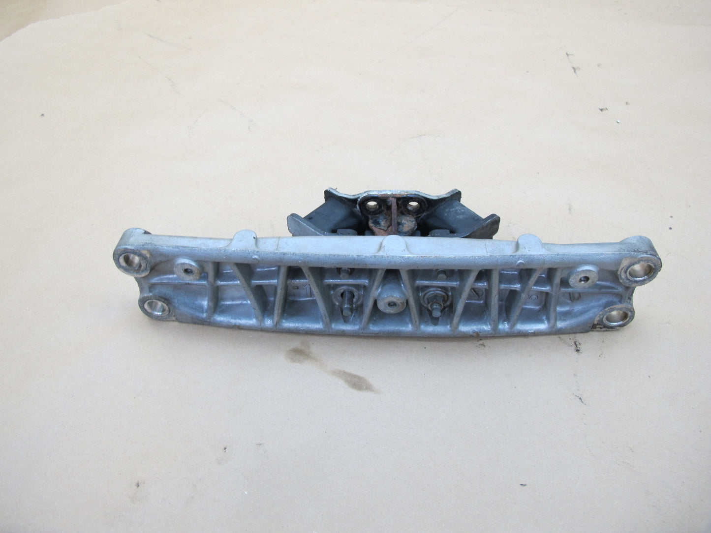 98-00 Lexus UCF20 LS400 AT Automatic Transmission Mount Bracket Support OEM