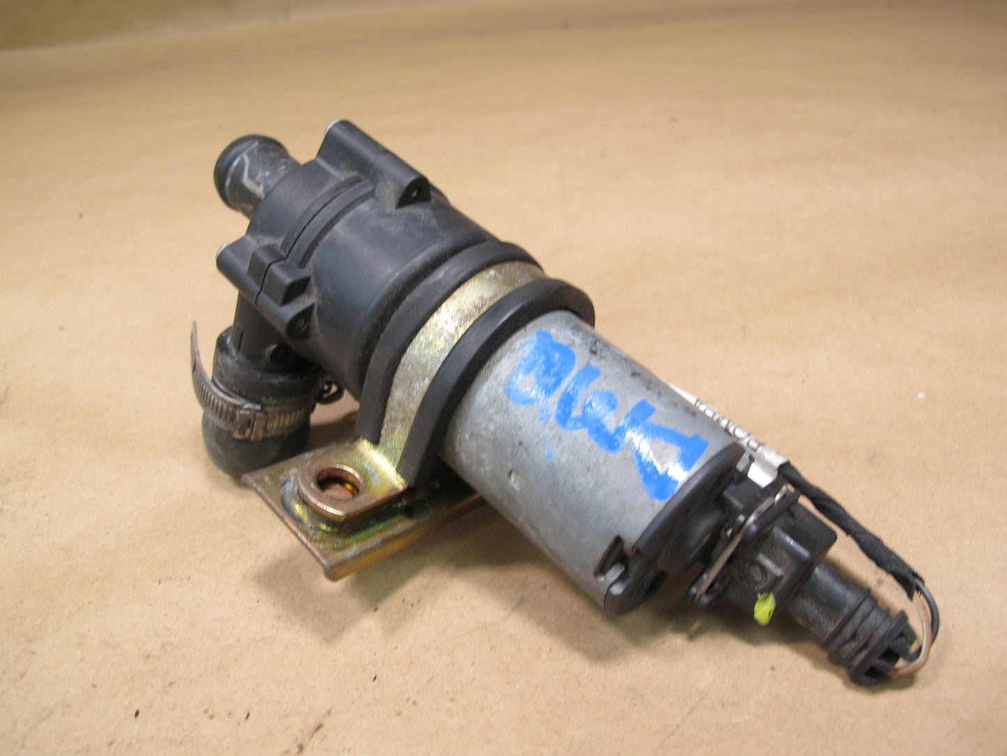 03-08 Maserati Quattroporte M139 Auxiliary Coolant Water Pump 0392020034 OEM