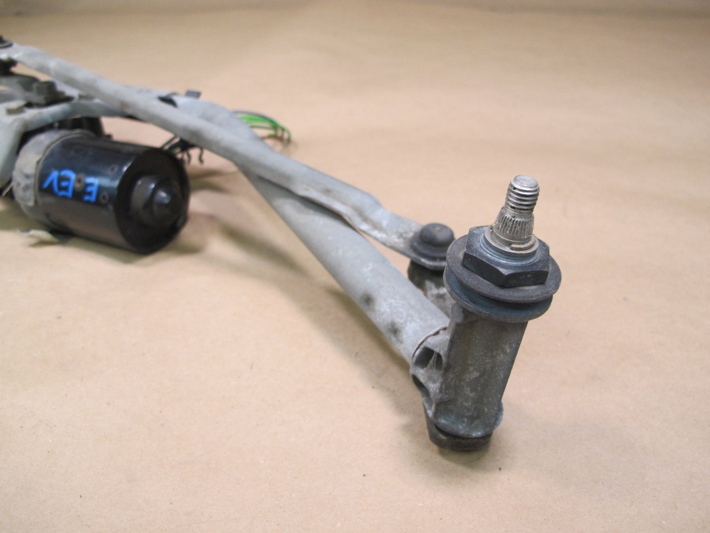 1999-2003 VW Eurovan T4 Windshield Wiper Transmission Linkage w Motor OEM